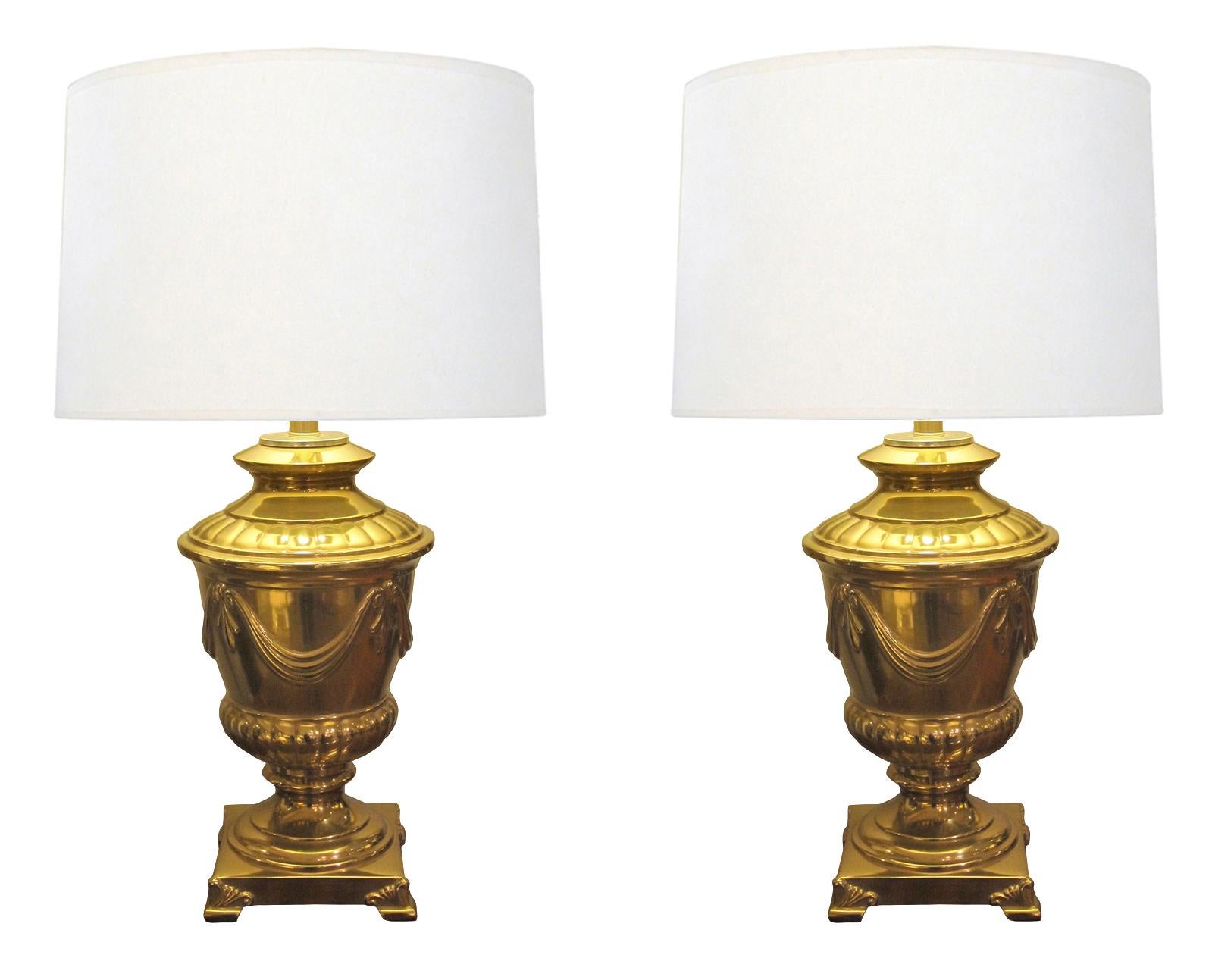Neoclassical Good Quality Pair of American Frederick Cooper Campagna-Form Solid Brass Lamps For Sale