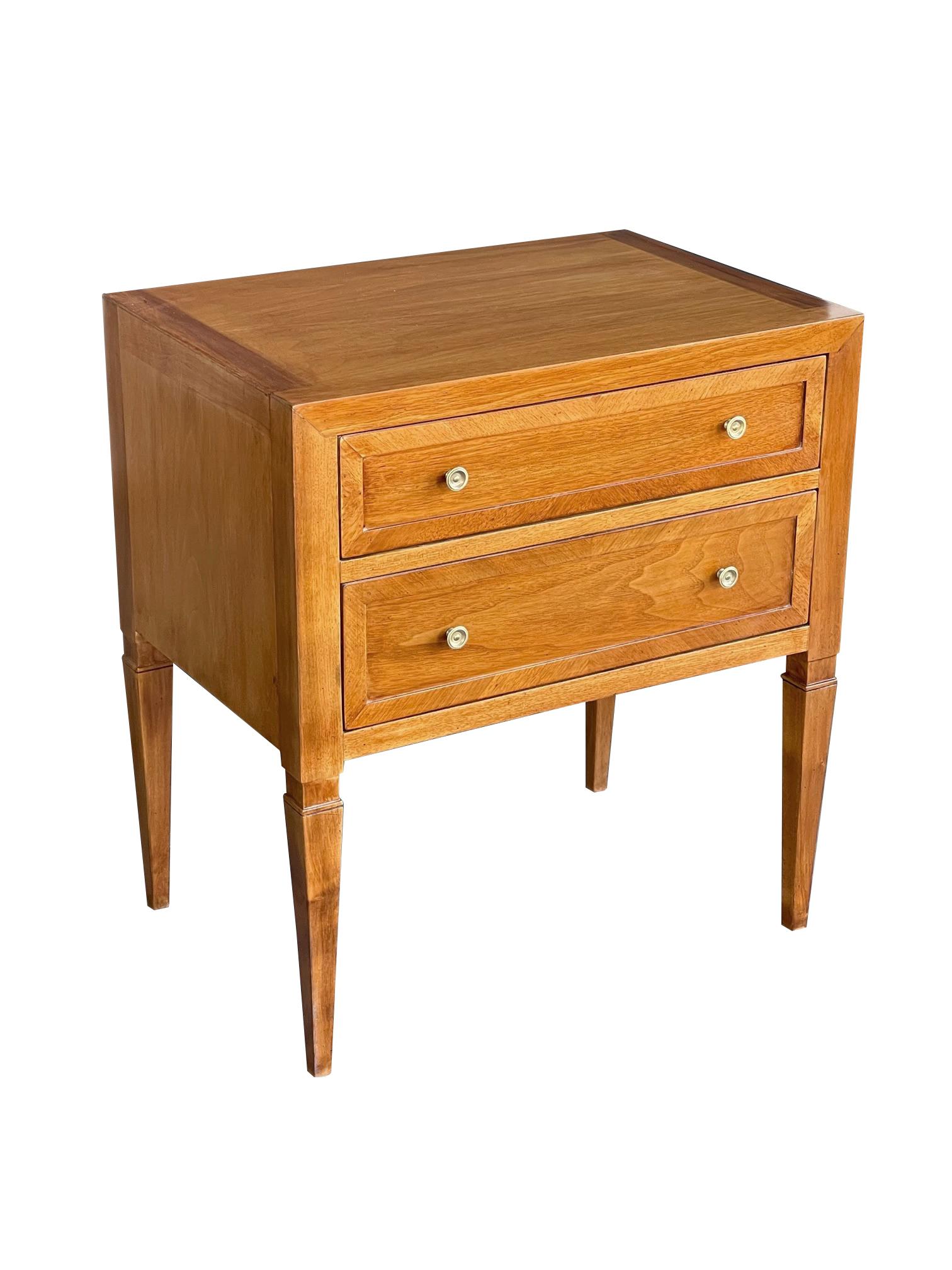 Good Quality Pair of John Stuart 1960's Cherrywood 2-Drawer bedside Chests For Sale 2