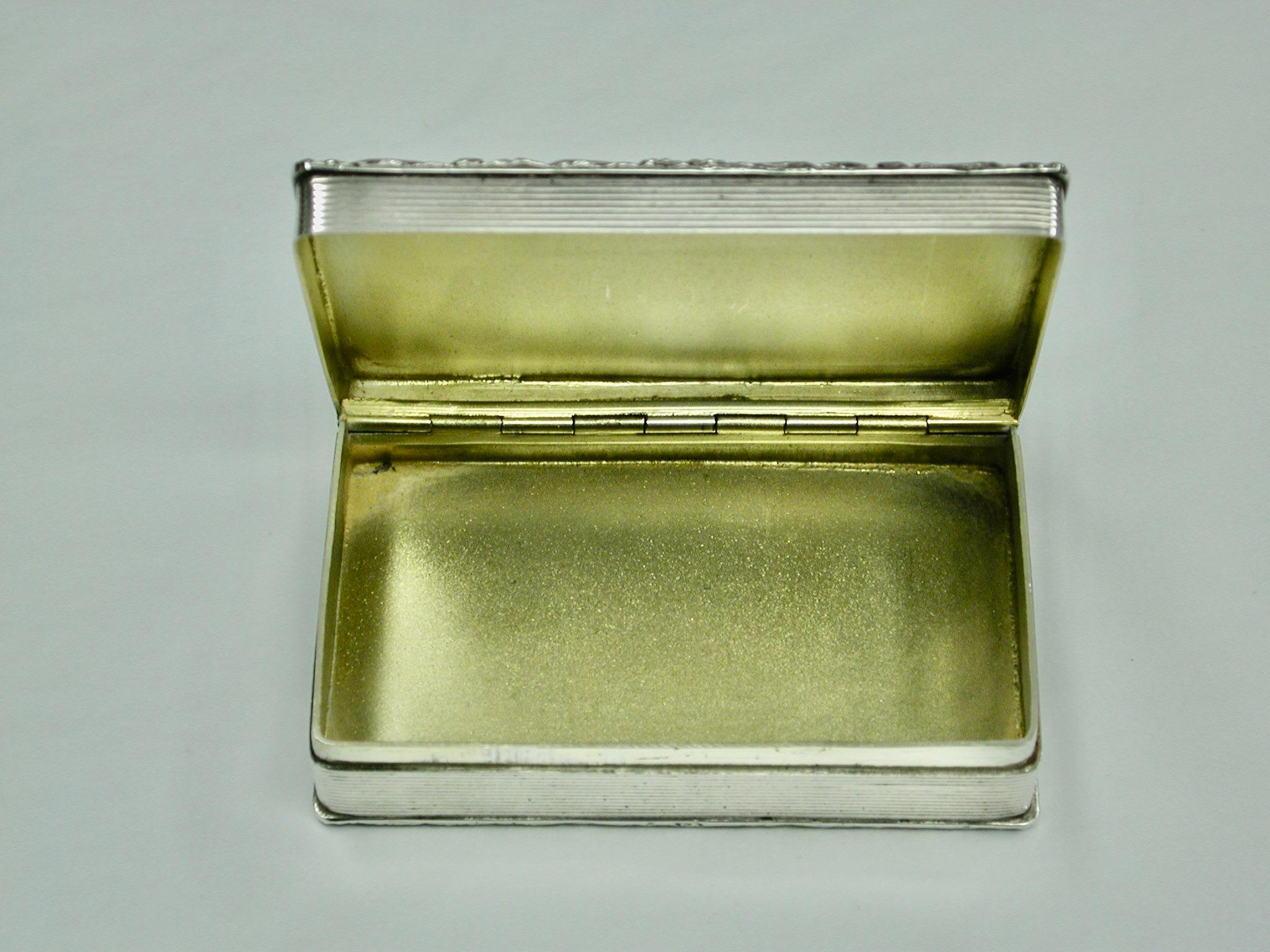 English Good Quality Silver Engine Turned Snuff Box, 1928, London Assay For Sale