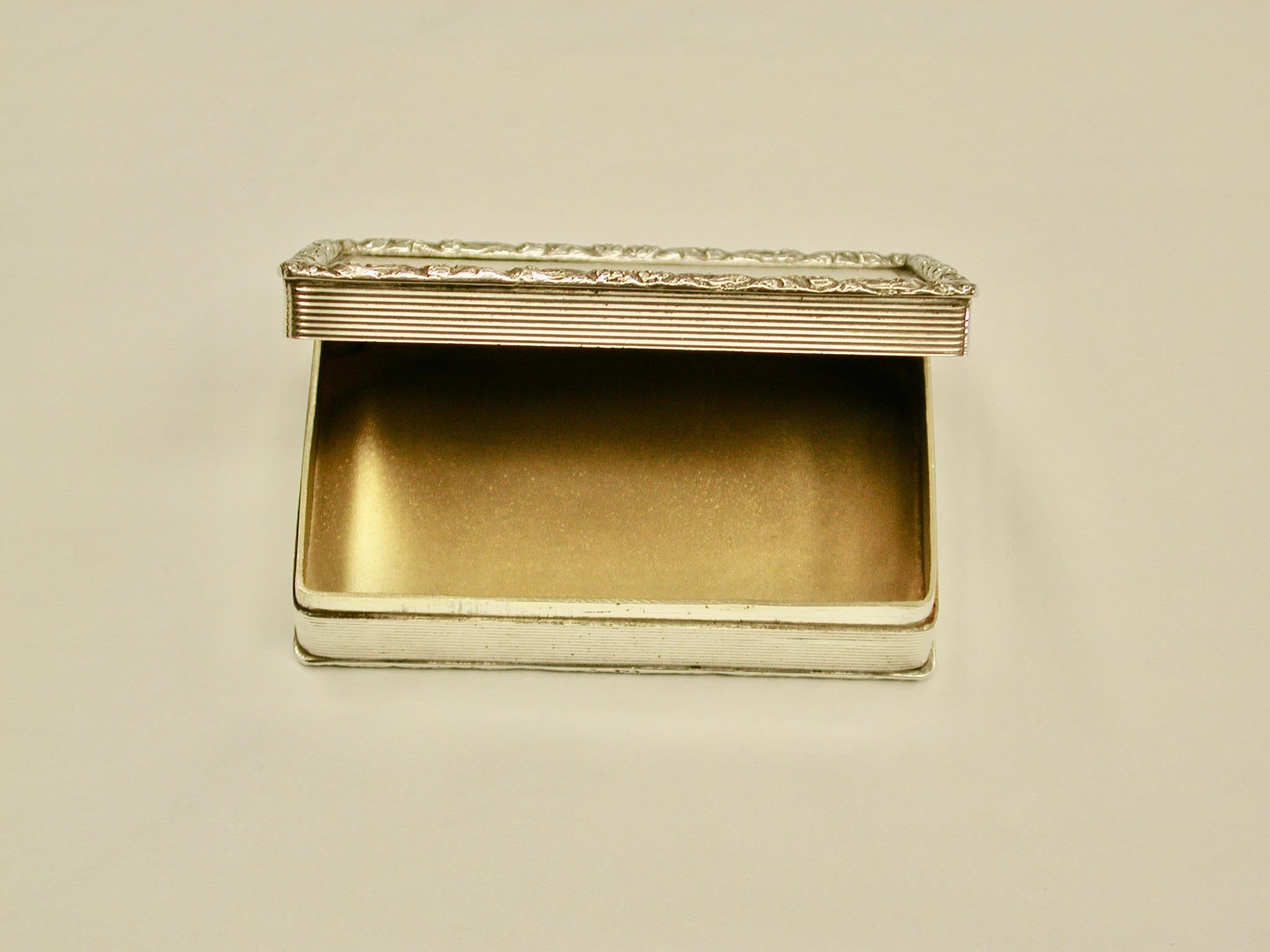 Good Quality Silver Engine Turned Snuff Box, 1928, London Assay For Sale 1