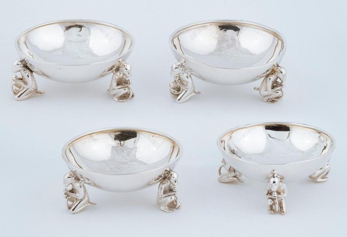 English Good Set of Four Victorian Silver Salts For Sale
