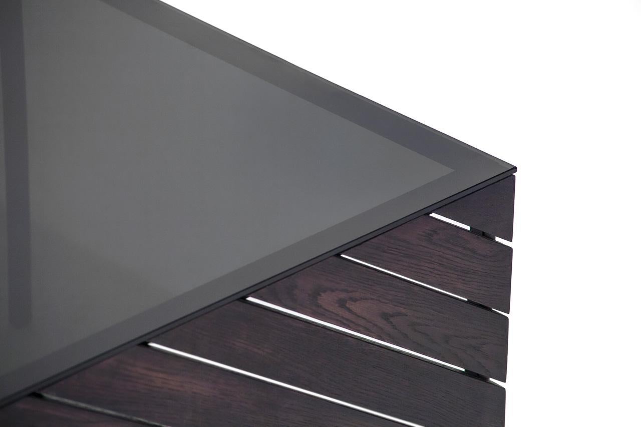 XXIe siècle et contemporain Table basse en frêne avec cadre en acier et plateau en verre gris Hinterland Design en vente