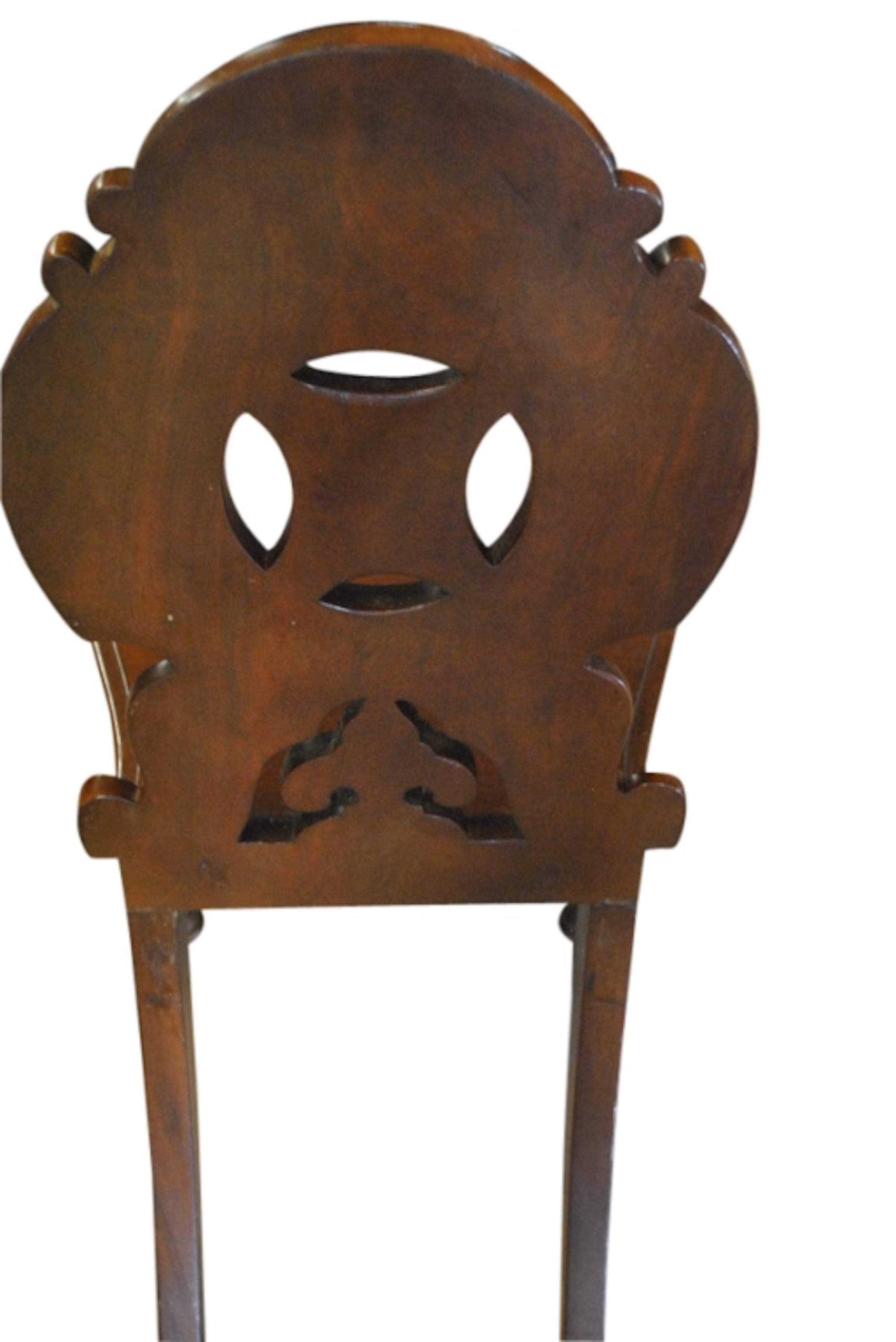 Good Single English Mahogany Hall Chair In Good Condition For Sale In West Palm Beach, FL