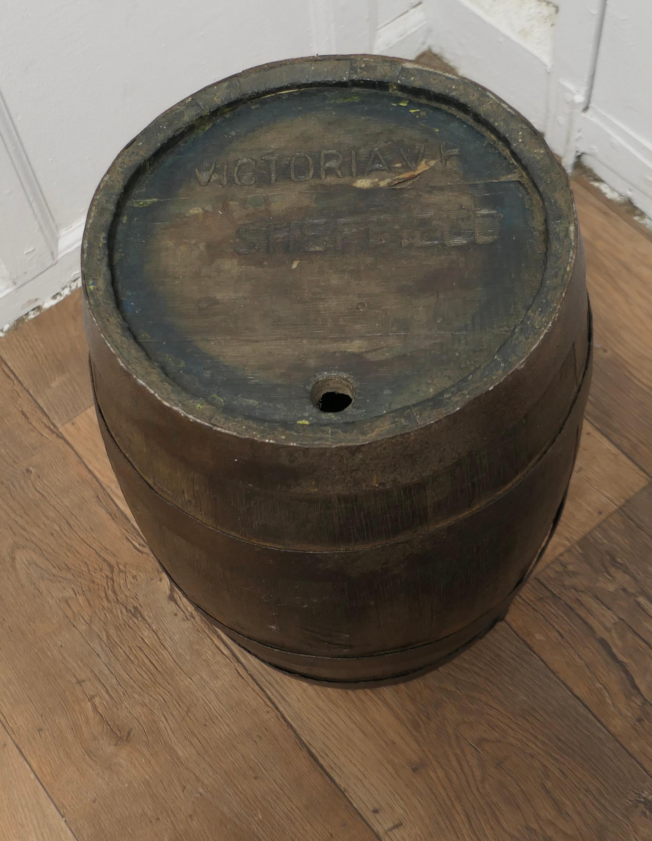 Good Size 19th Century Sheffield Oak Brewery Barrel, Table, Log Bin   In Good Condition For Sale In Chillerton, Isle of Wight