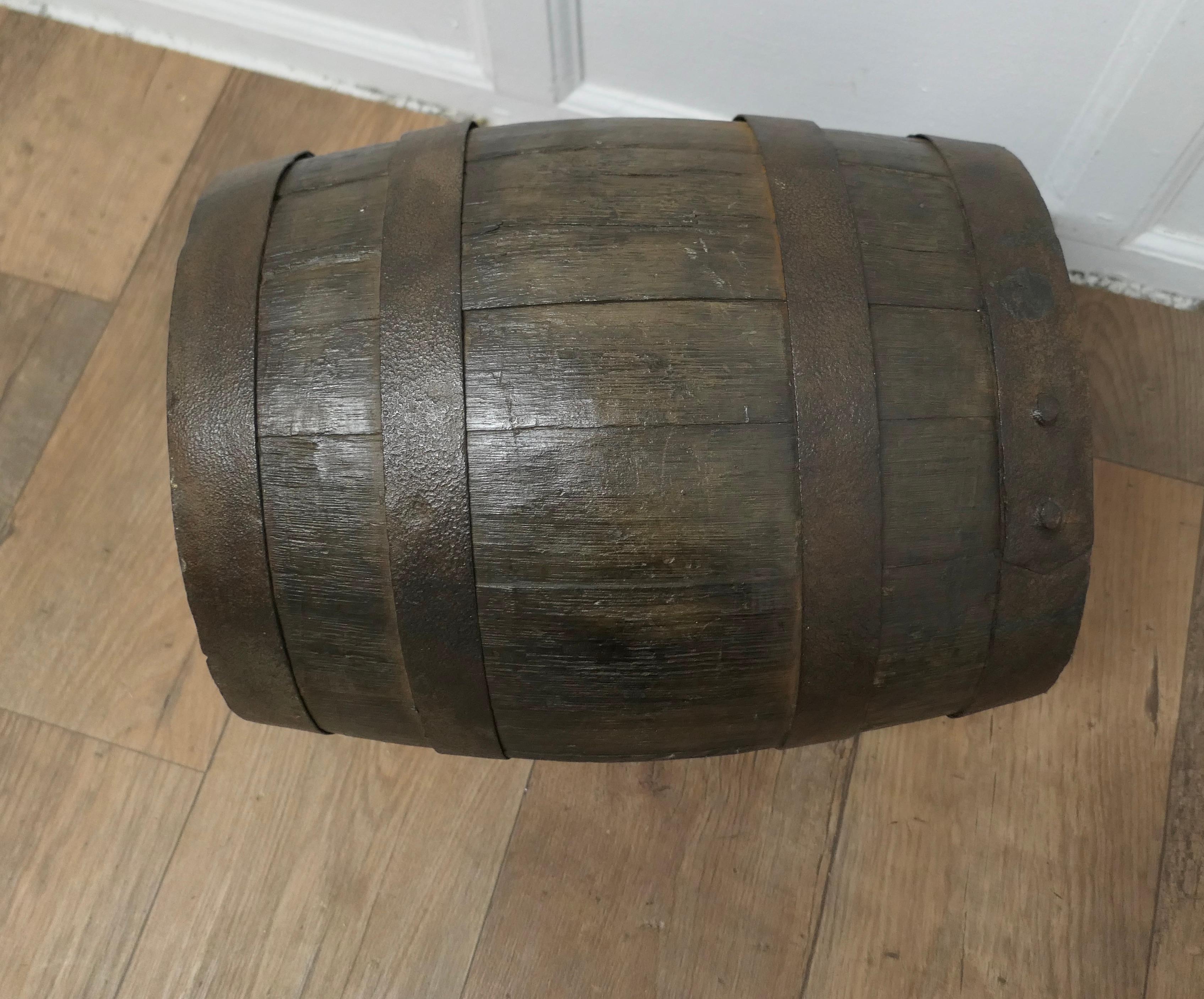 Good Size 19th Century Sheffield Oak Brewery Barrel, Table, Log Bin   For Sale 2