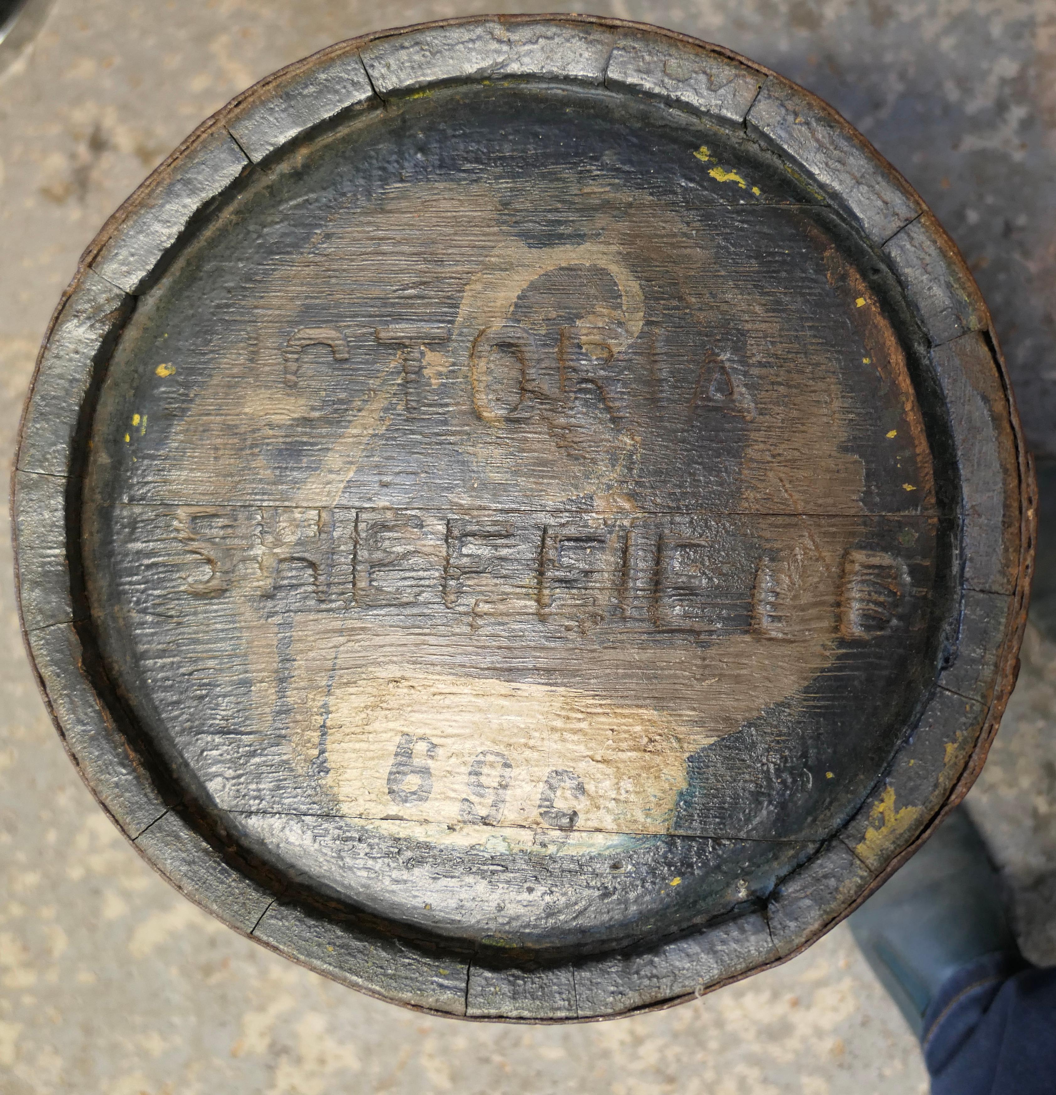 Good Size 19th Century Sheffield Oak Brewery Barrel, Table, Log Bin   For Sale 3