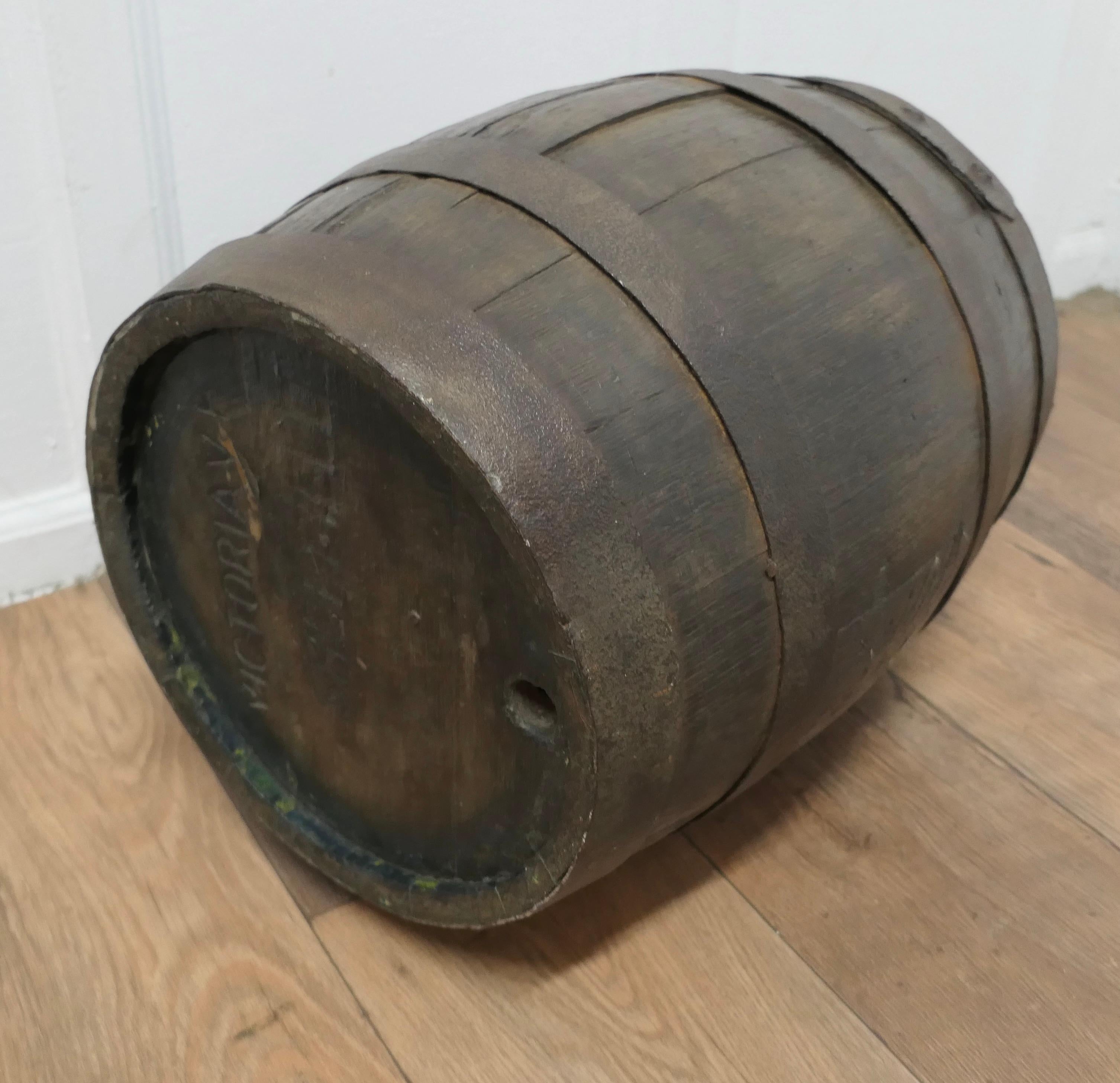 Good Size 19th Century Sheffield Oak Brewery Barrel, Table, Log Bin   For Sale 4