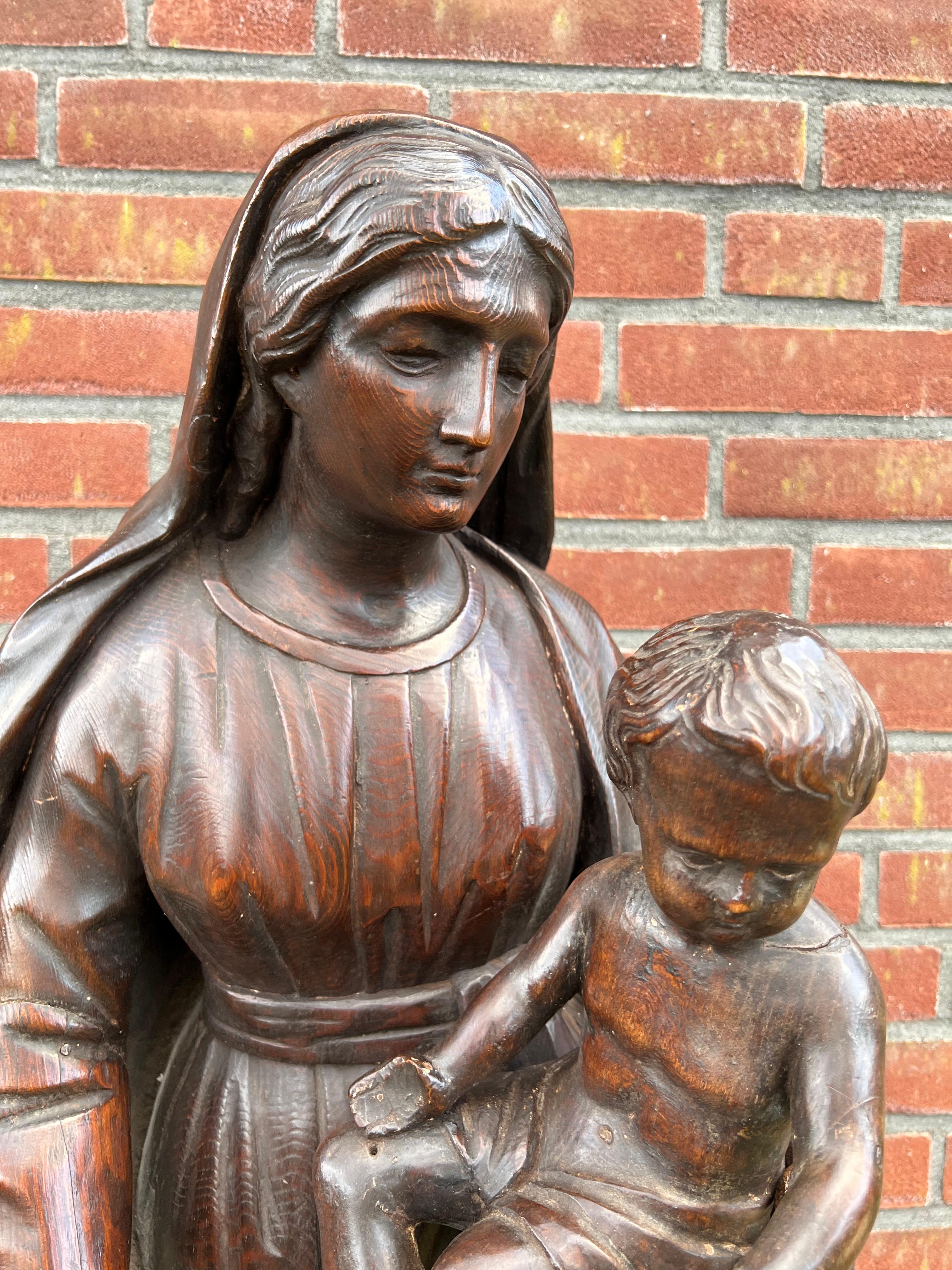Statue ancienne en chêne sculpté de bonne qualité représentant Mère Marie et son enfant Jésus en vente 6