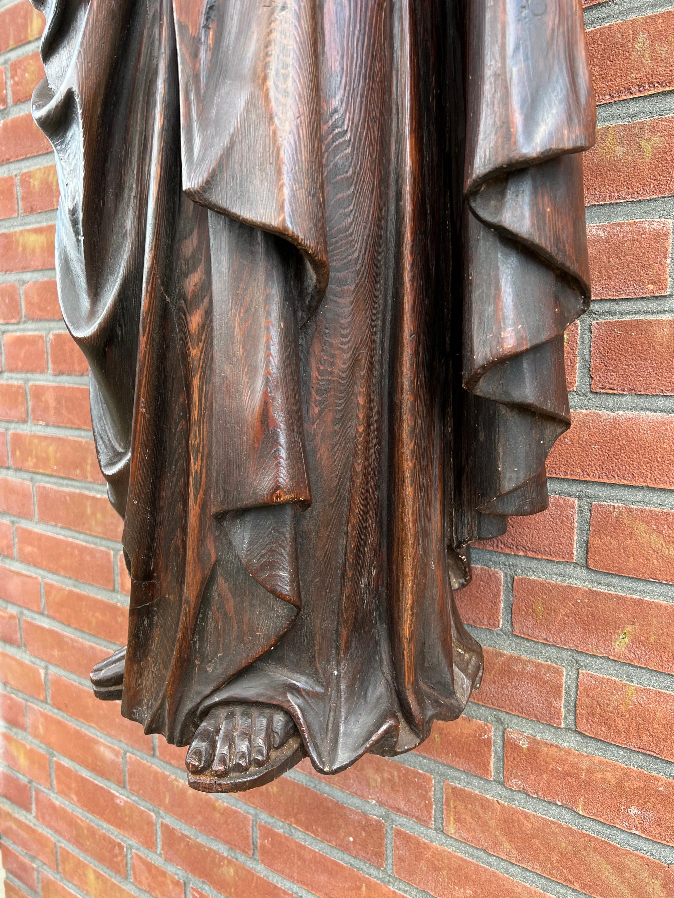 Néo-gothique Statue ancienne en chêne sculpté de bonne qualité représentant Mère Marie et son enfant Jésus en vente