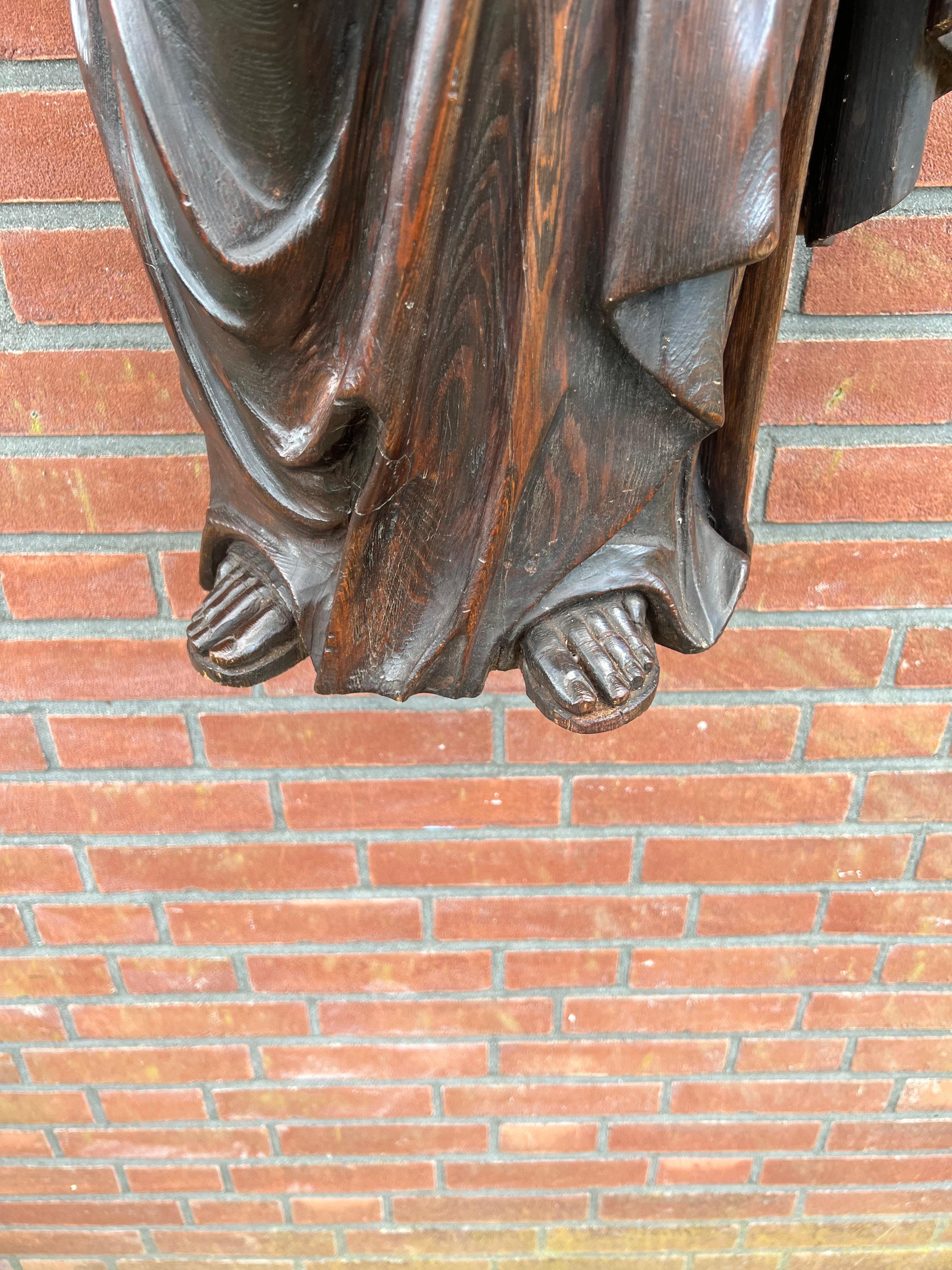 Européen Statue ancienne en chêne sculpté de bonne qualité représentant Mère Marie et son enfant Jésus en vente
