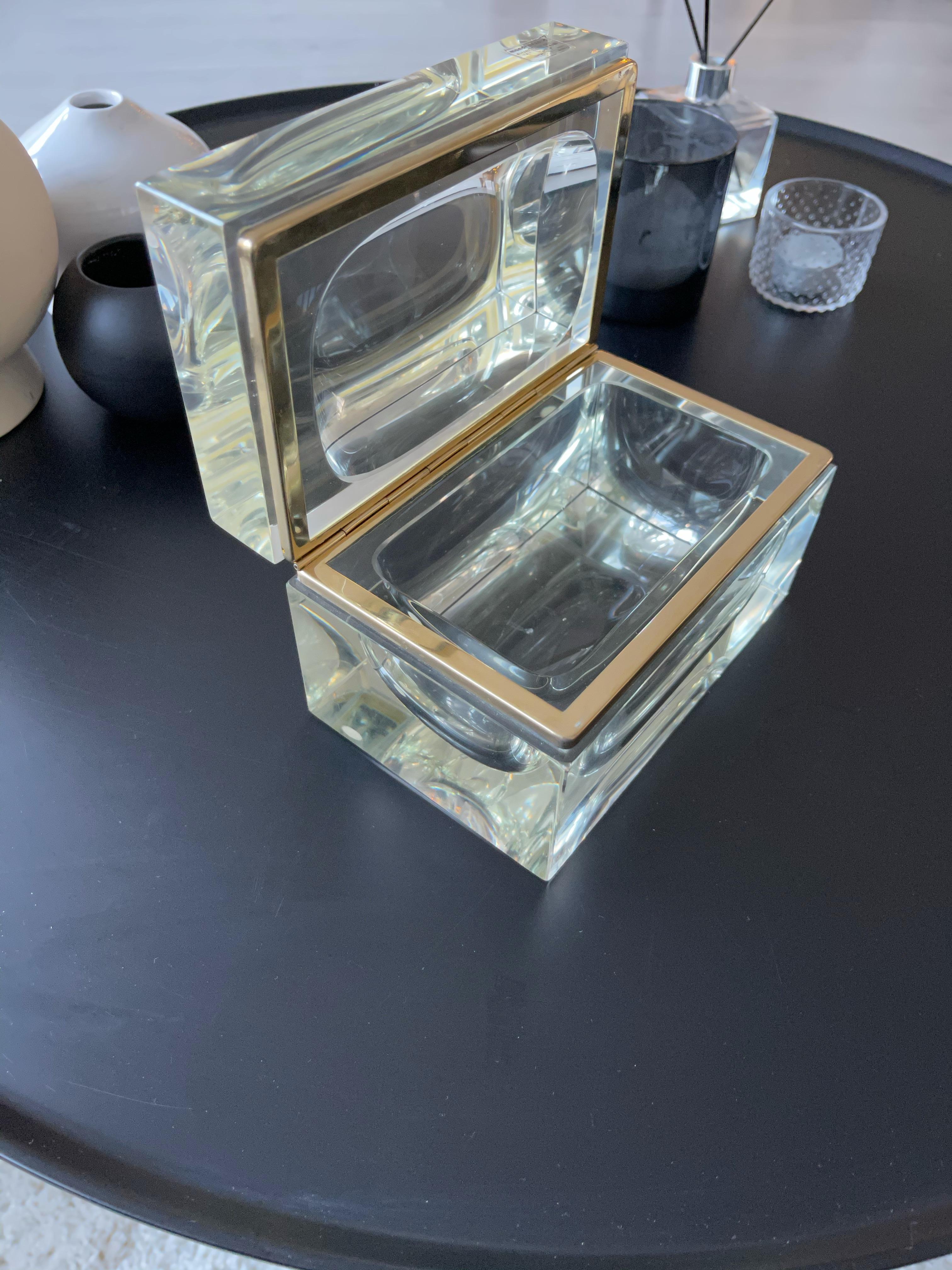Good Size and Exceptional Murano Clear Glass Art Box Designed by Mandruzzato 4