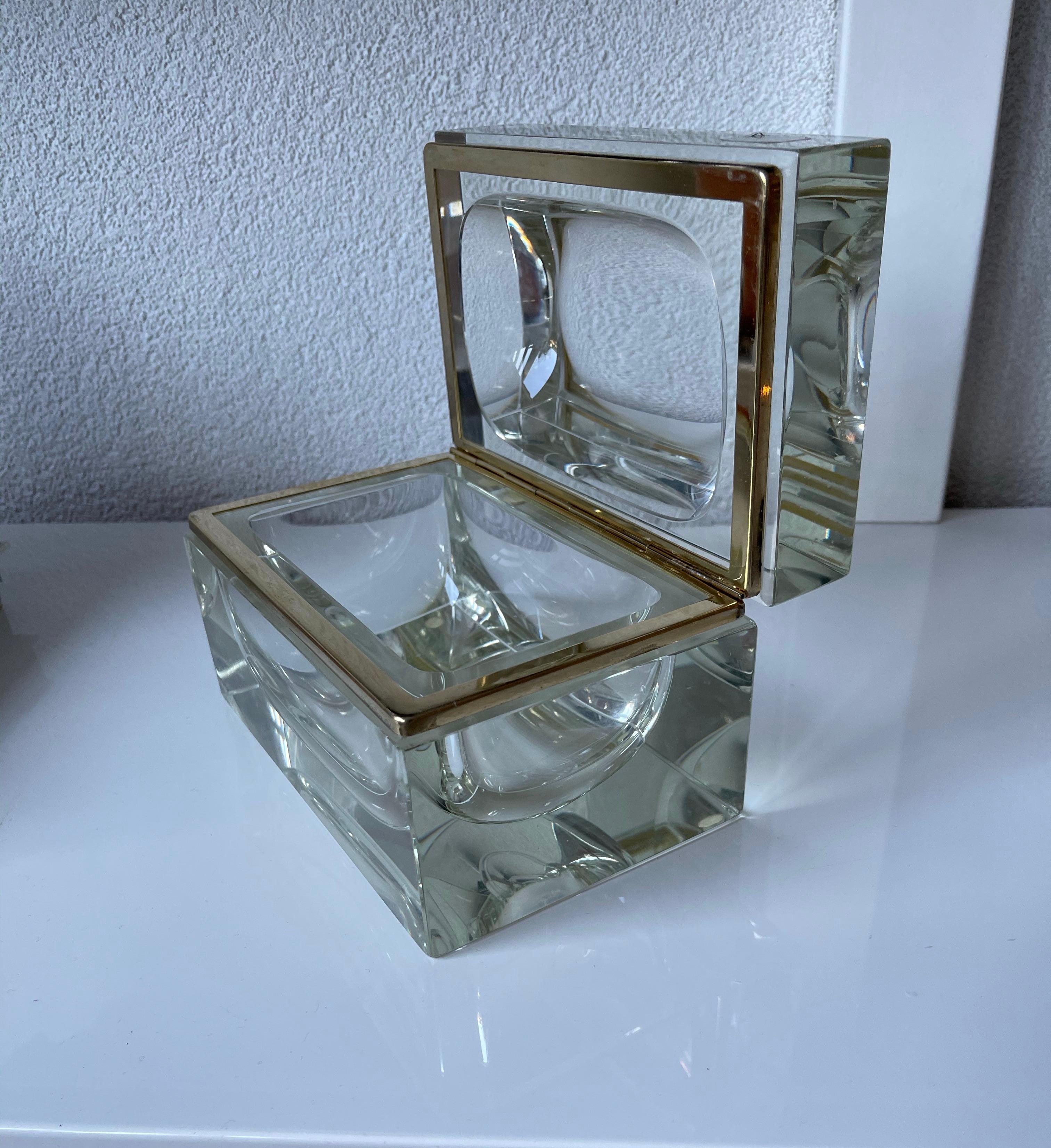Good Size and Exceptional Murano Clear Glass Art Box Designed by Mandruzzato 1
