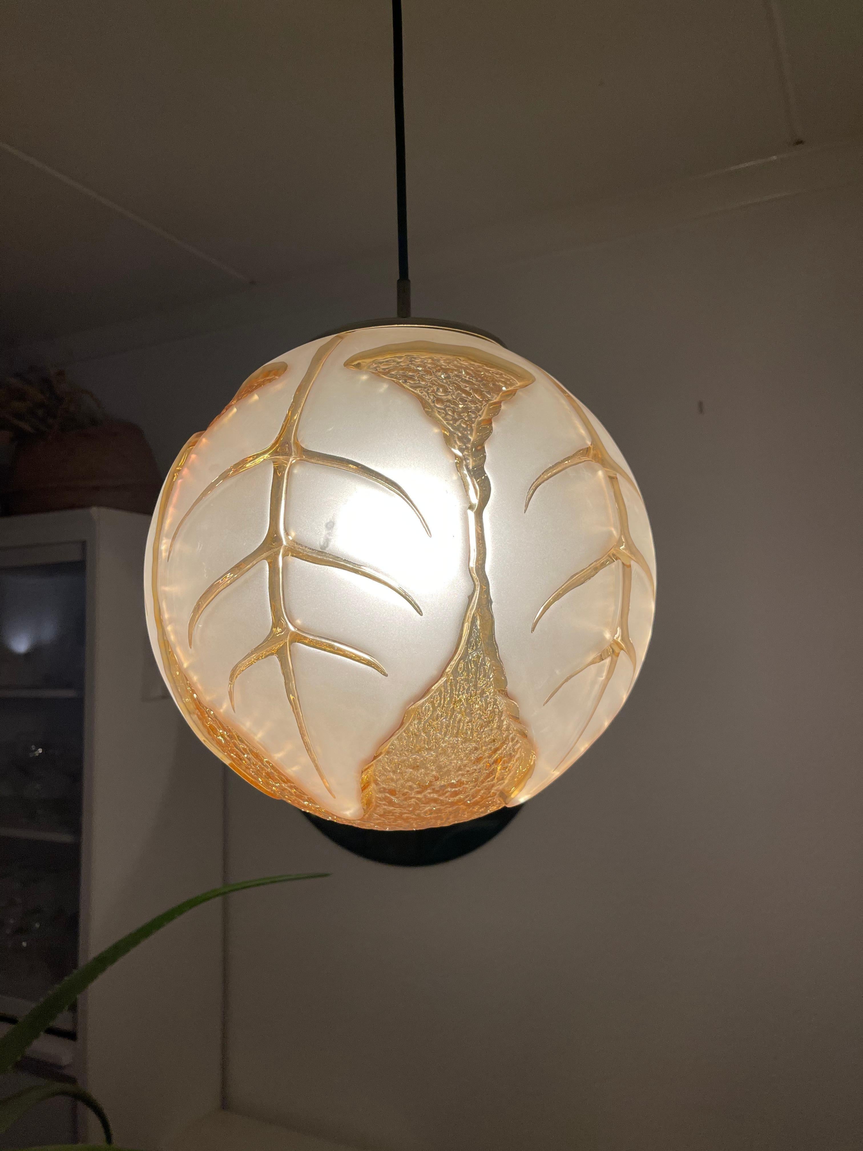 Lampe à suspension en verre en forme de feuille de hêtre de bonne taille et de forme fantaisiste, mi-siècle moderne en vente 5