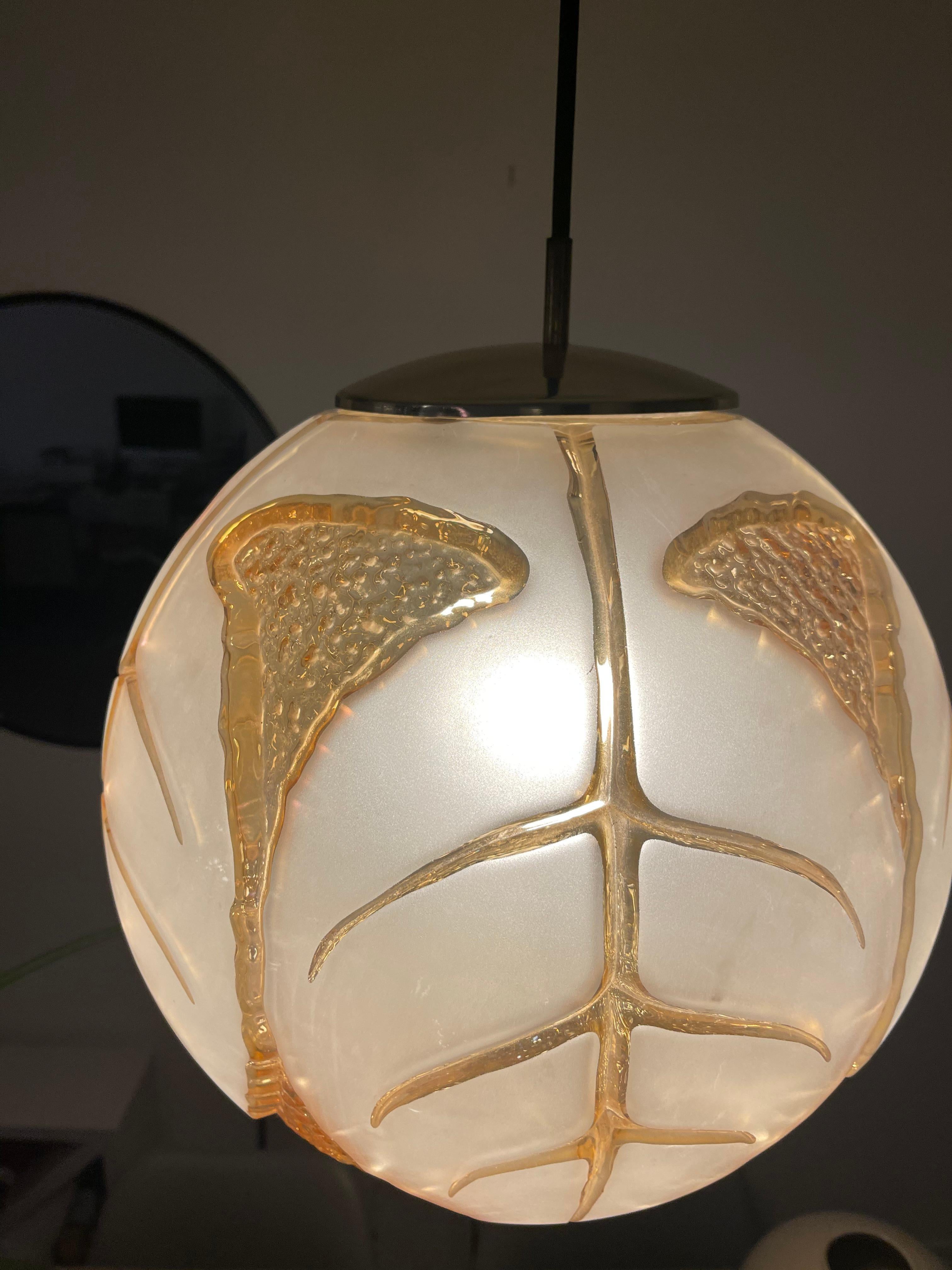 Lampe à suspension en verre en forme de feuille de hêtre de bonne taille et de forme fantaisiste, mi-siècle moderne en vente 6