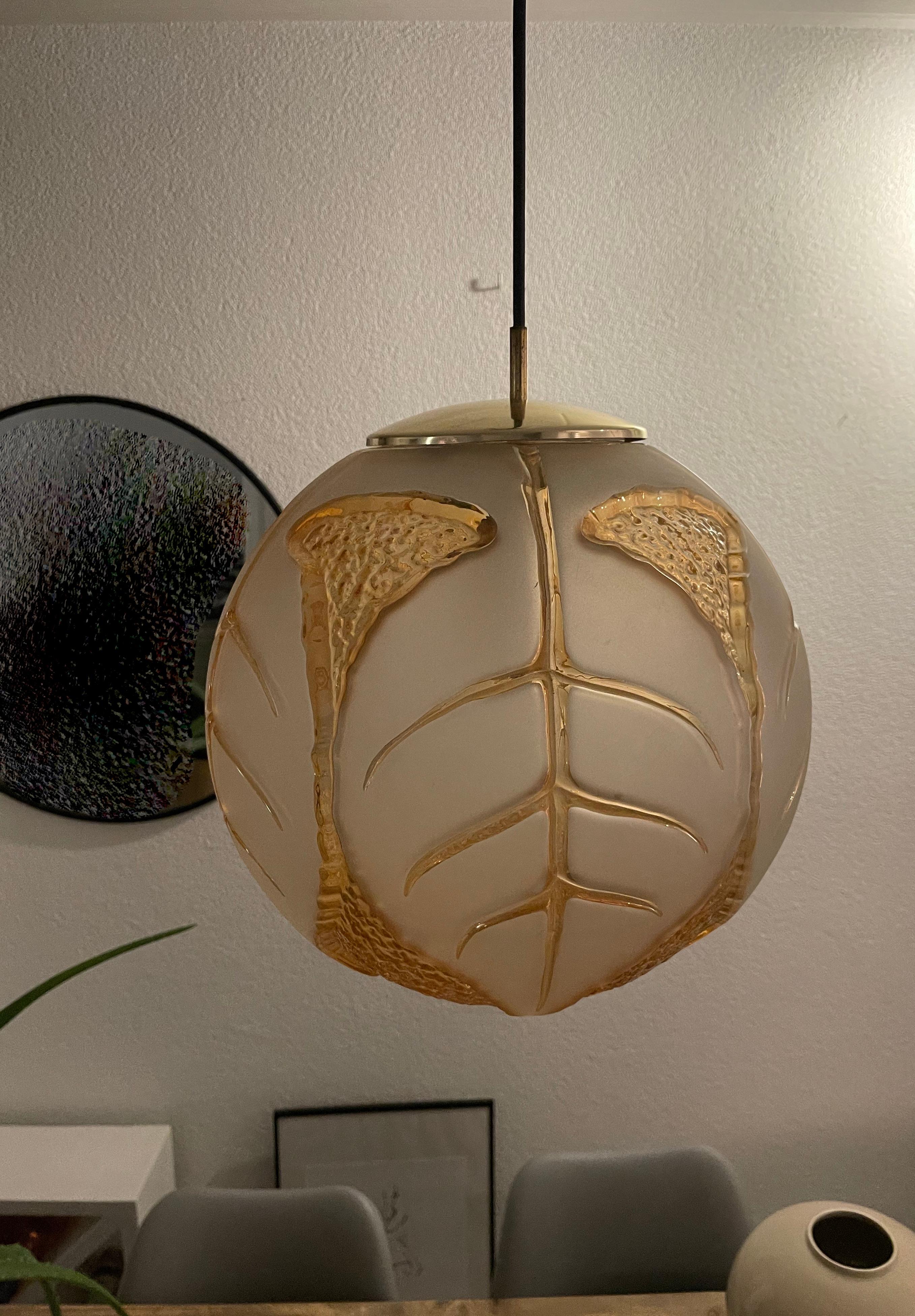 Lampe à suspension en verre en forme de feuille de hêtre de bonne taille et de forme fantaisiste, mi-siècle moderne en vente 7