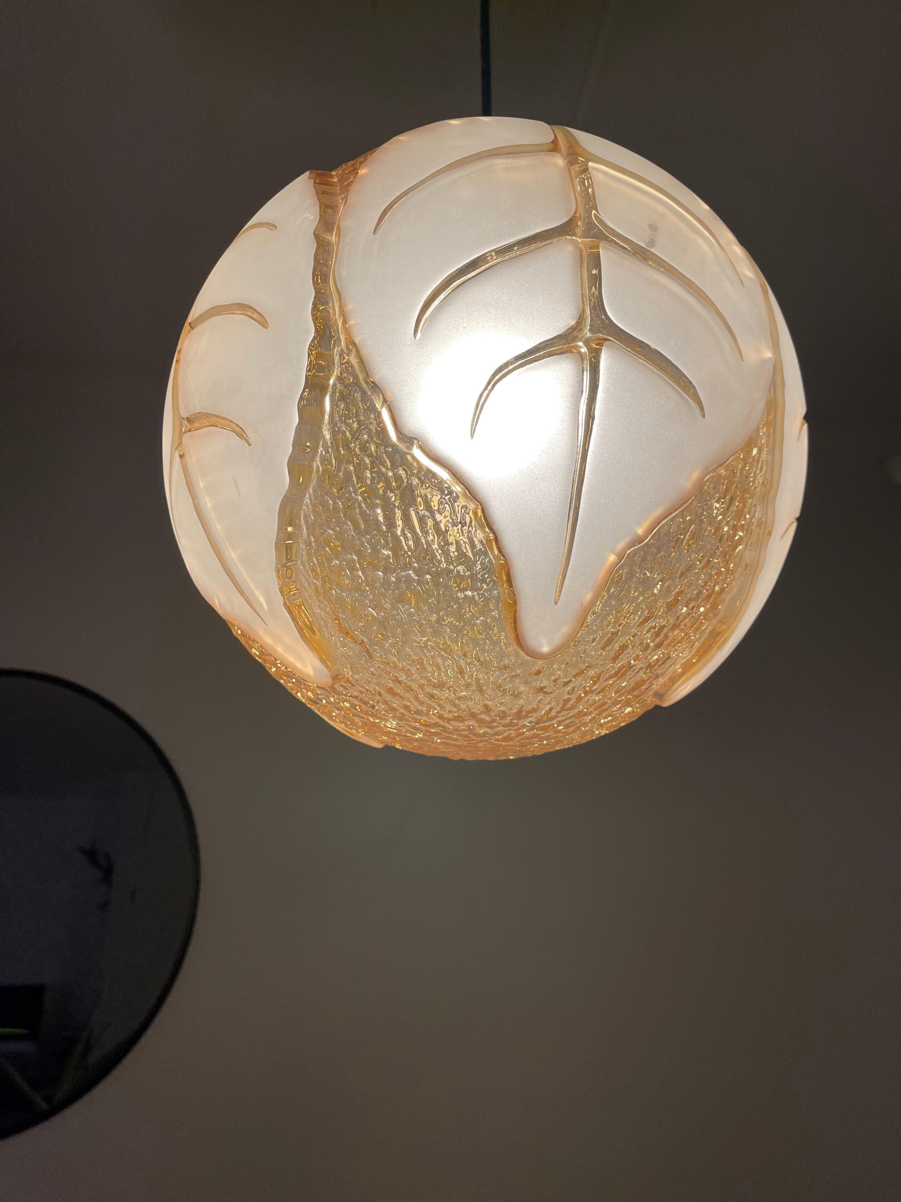 Good Size and Marvelous Shape Midcentury Modern Glass Beech Leaf Pendant Light For Sale 9