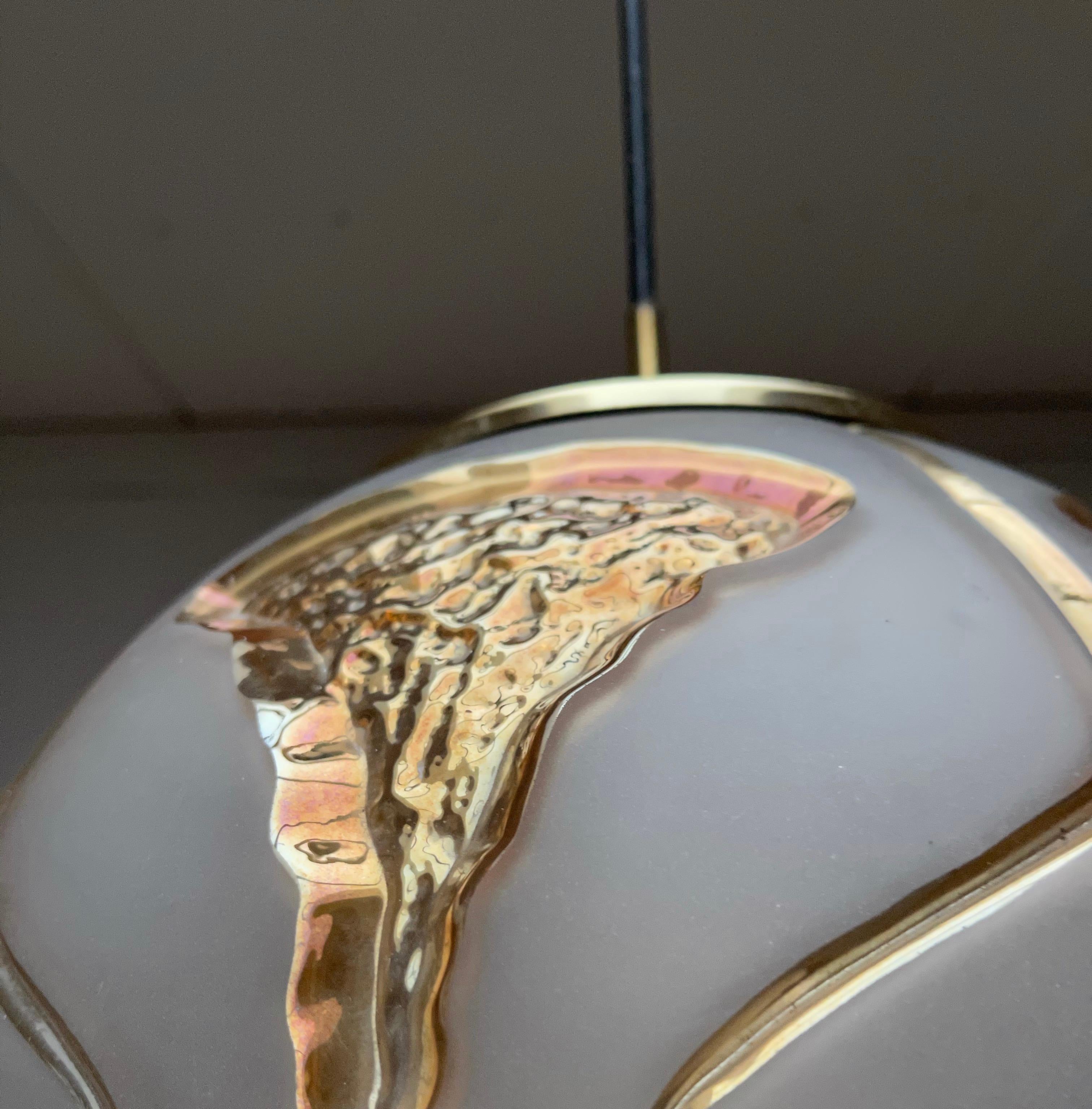 Européen Lampe à suspension en verre en forme de feuille de hêtre de bonne taille et de forme fantaisiste, mi-siècle moderne en vente