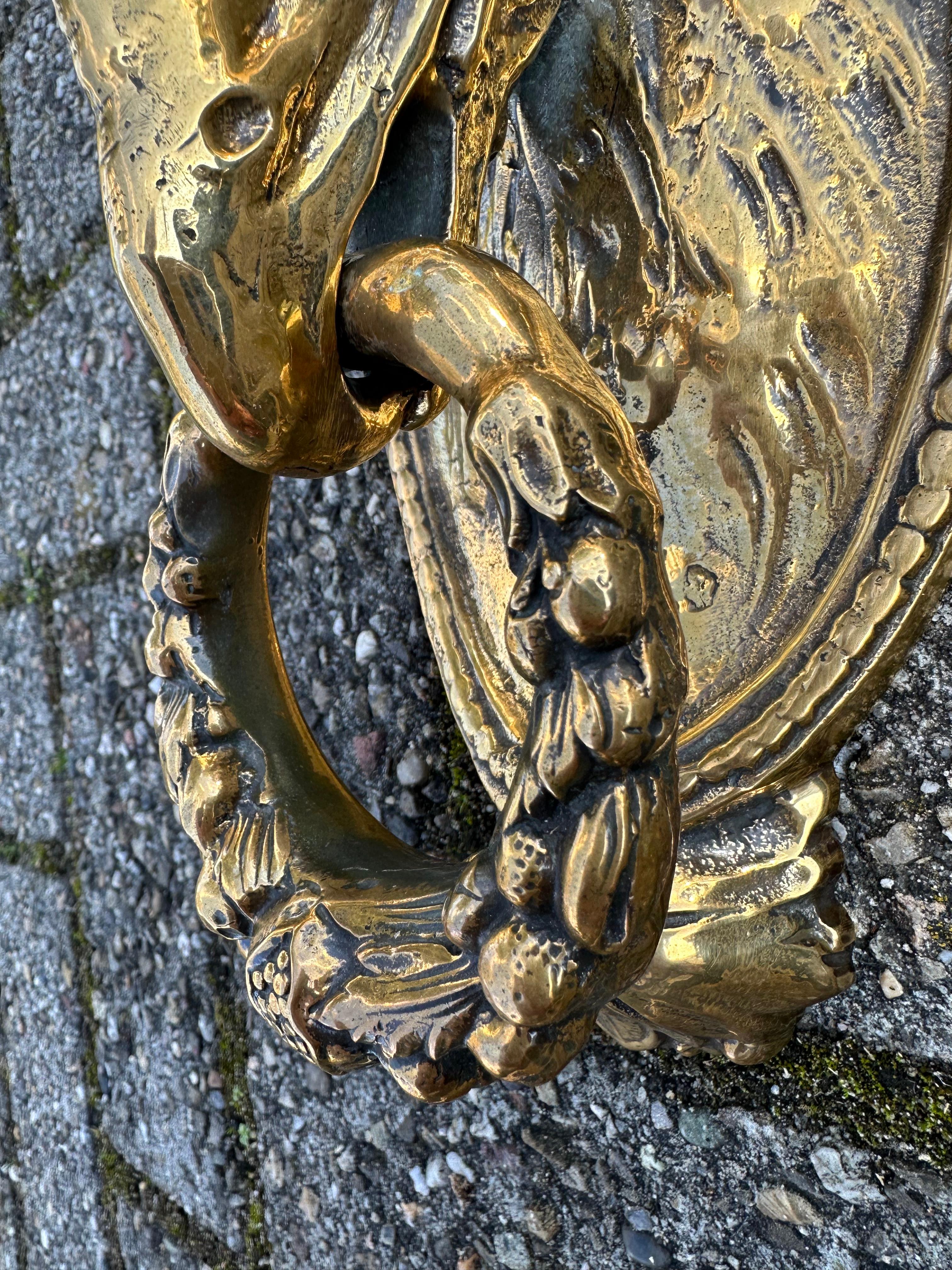 Antike und monumentale, feinste Bronze-Türgriff-Türgriff-Skulptur mit Adlerkopf in guter Größe  im Angebot 2