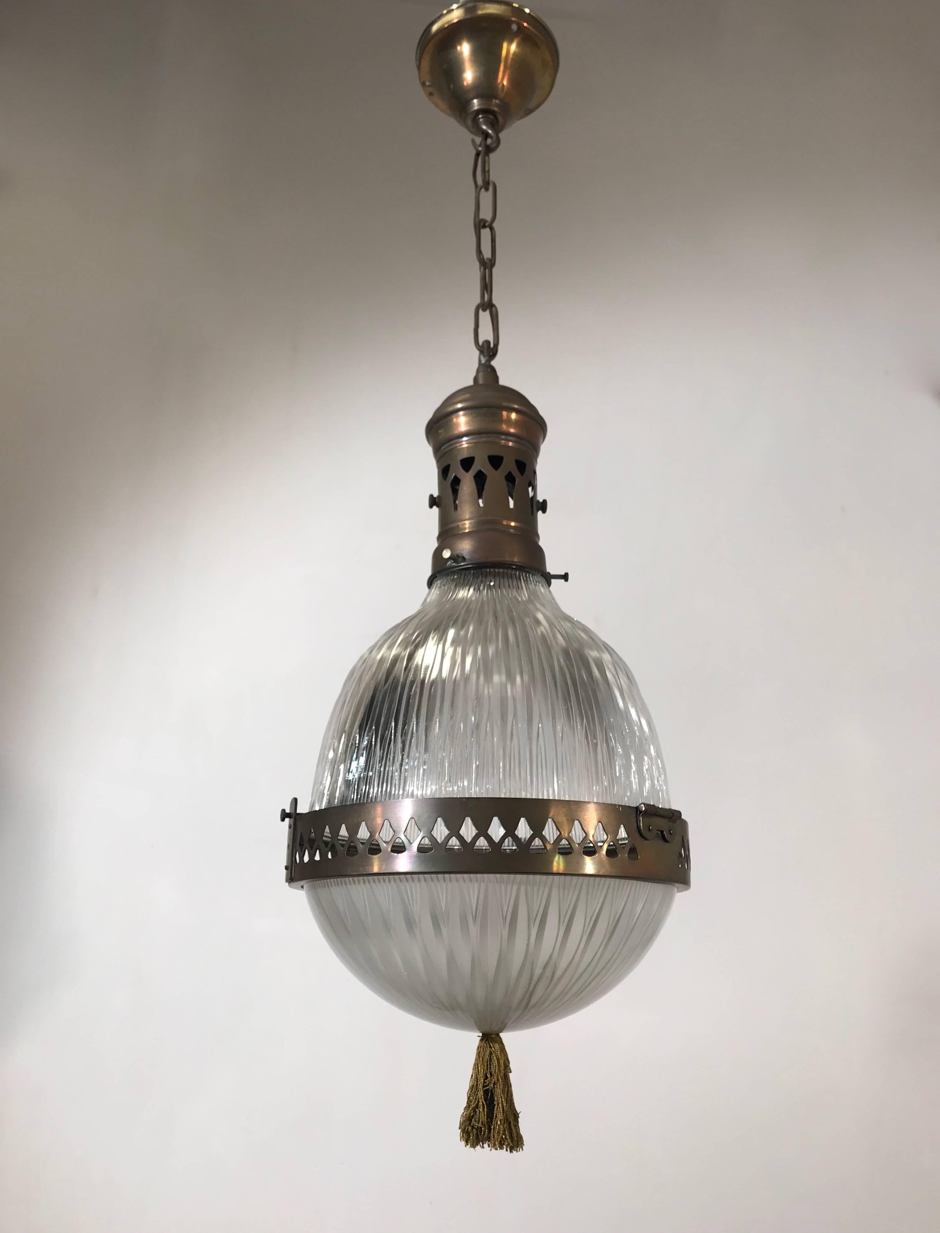 Practical size and striking Art Deco pendant, circa 1920. 

If you are looking for the ideal pendant to light up your entrance, landing or bedroom then look no further. This fine Art Deco ceiling lamp with stunning glass shades is marked Asteroid