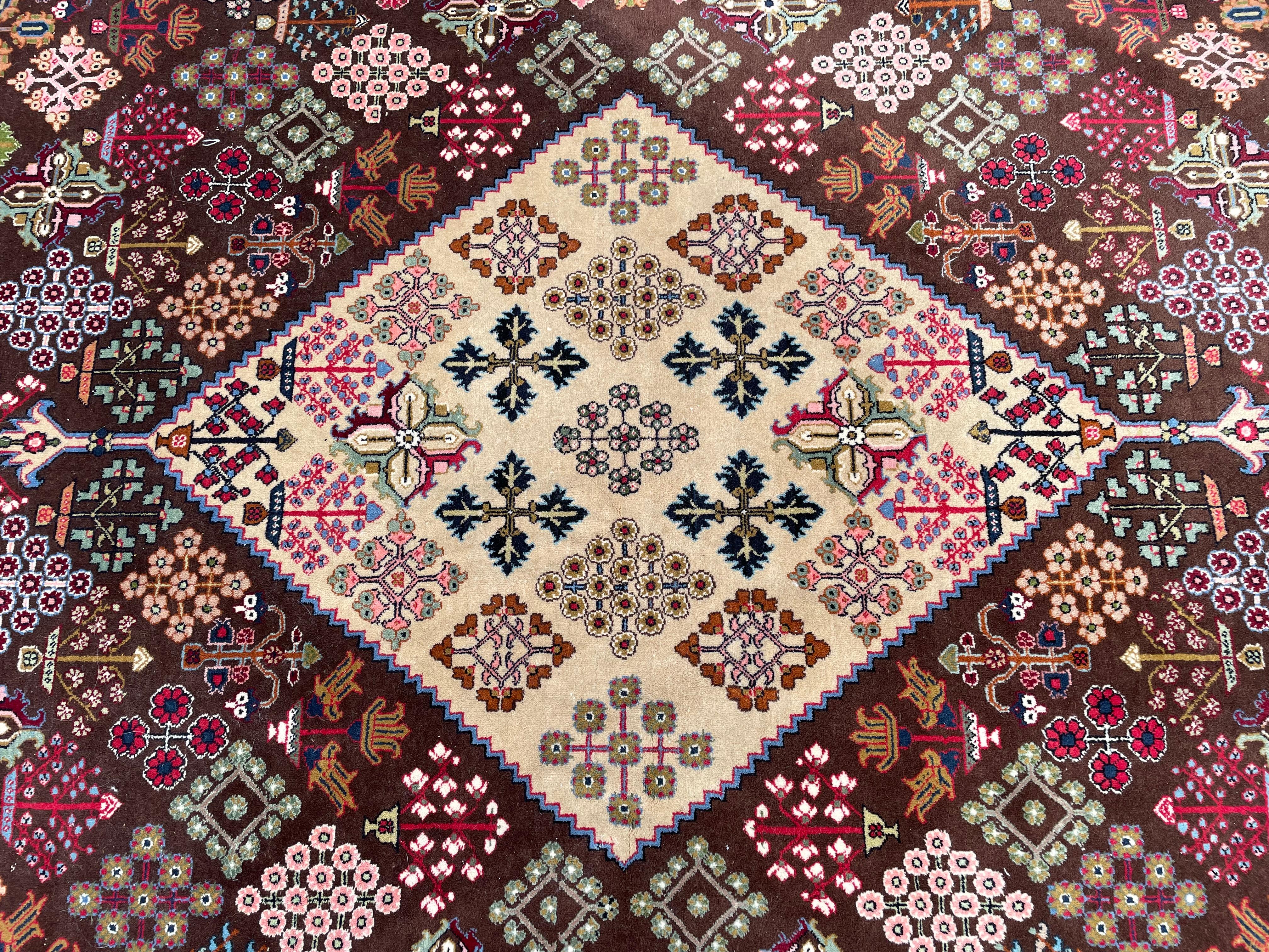 Good Size & Great Looking Vintage Hand Knotted Rug / Carpet with Vibrant Colors 4