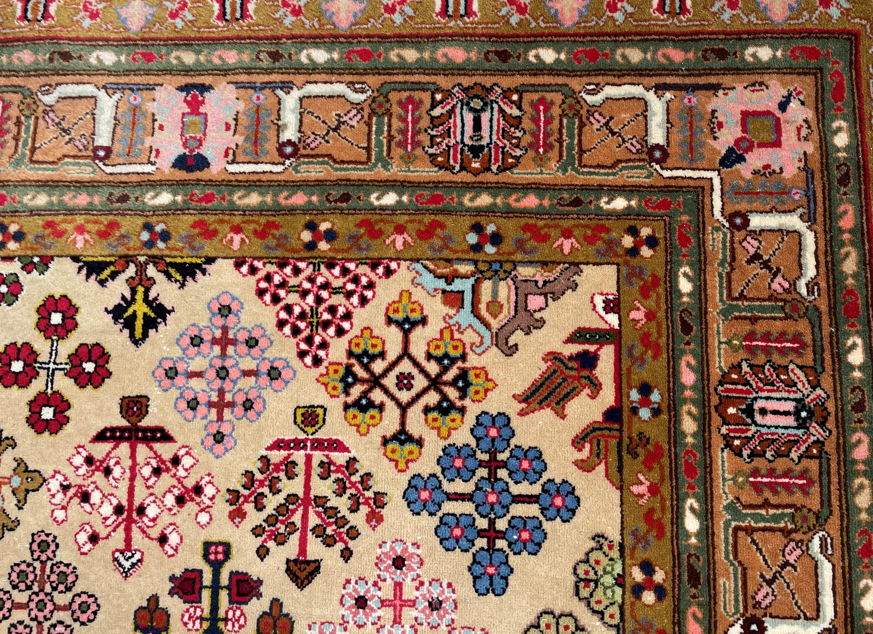 Gute Größe & gut aussehender handgeknüpfter Vintage-Teppich mit lebhaften Farben im Angebot 6