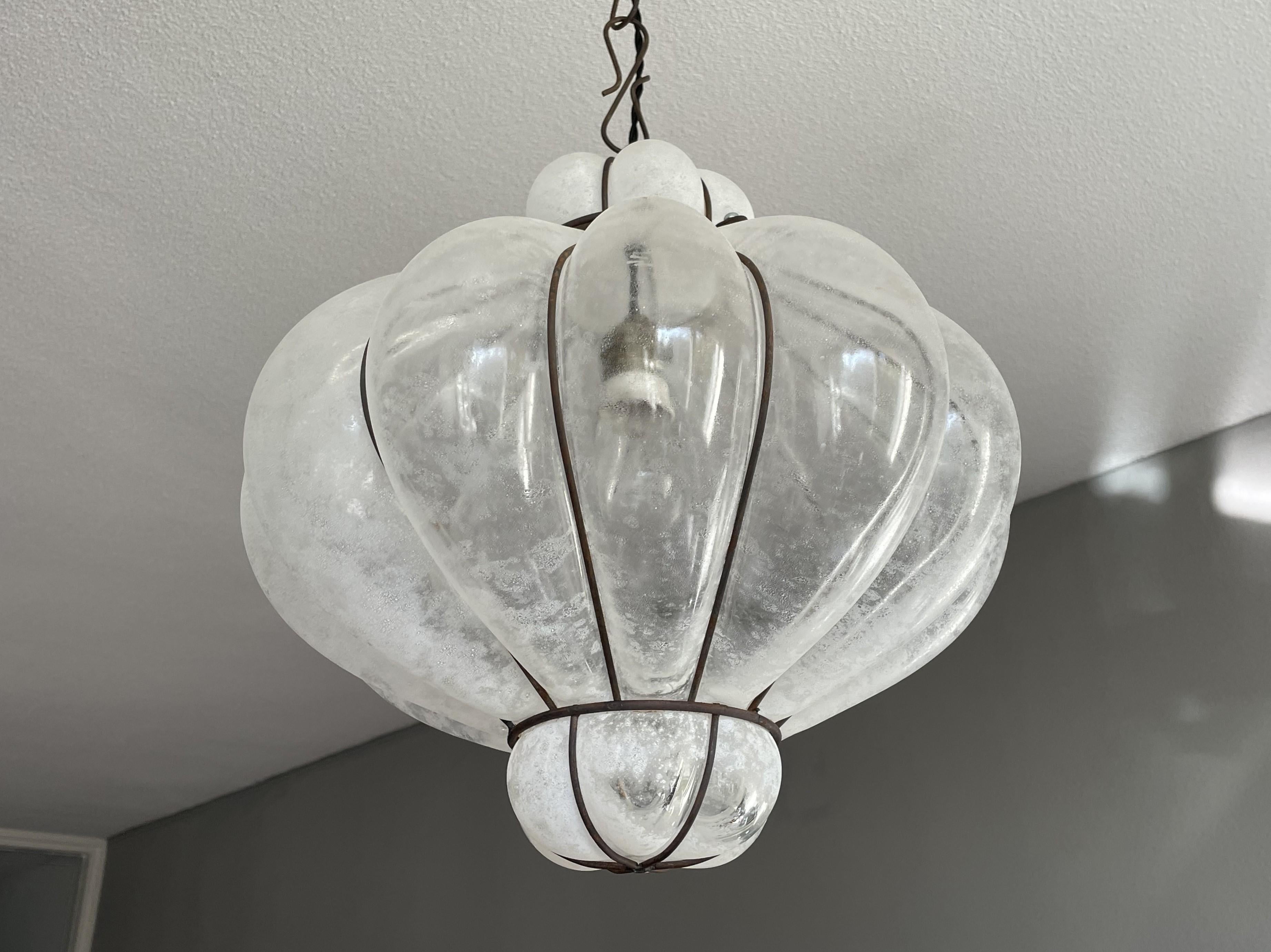 Good Size & Marvelous Shape Mouthblown Midcentury Venetian Pumpkin Pendant Light For Sale 7