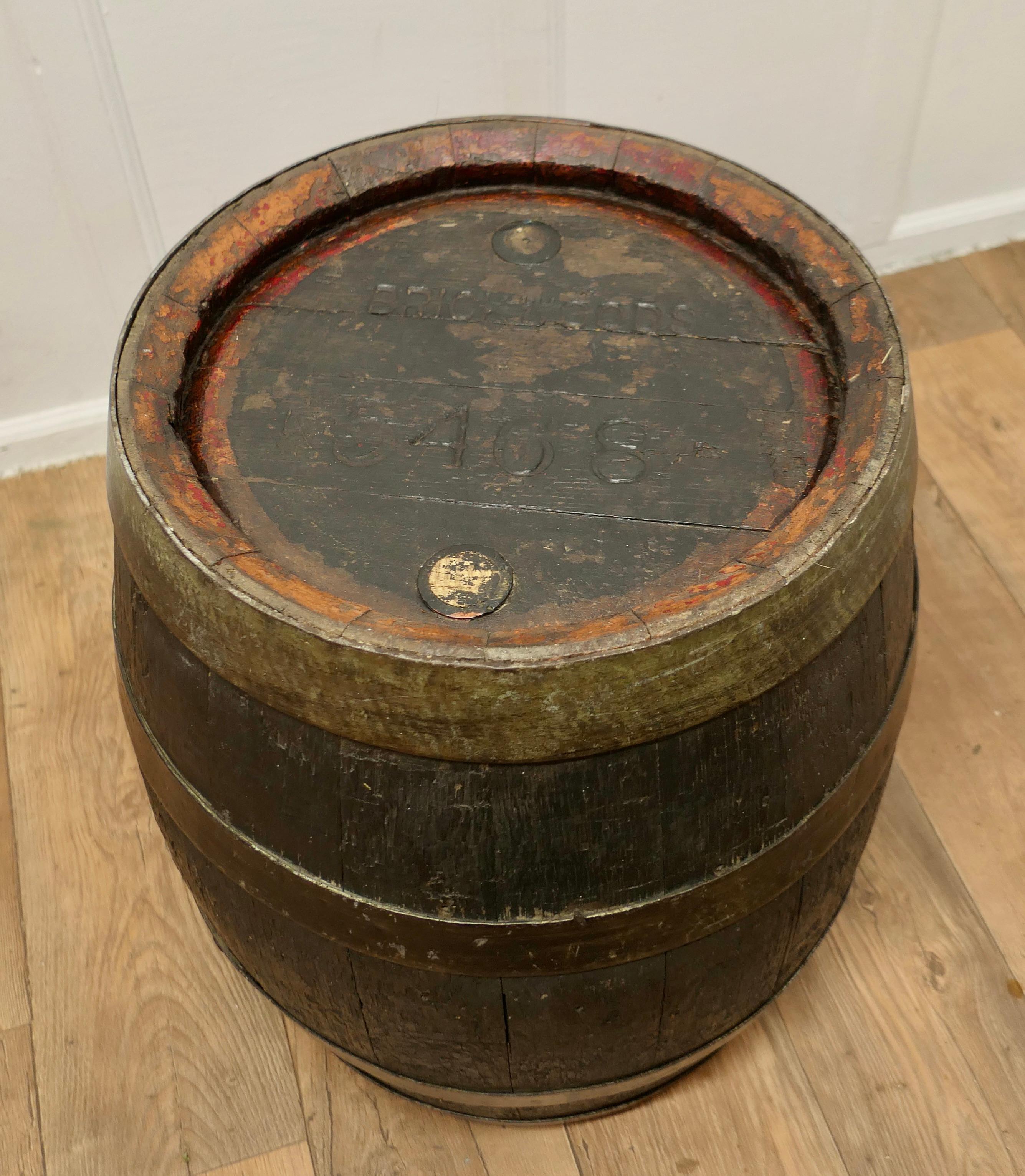 Good Size Oak Brewery Barrel, Table, Log Bin or Christmas Tree    In Good Condition For Sale In Chillerton, Isle of Wight
