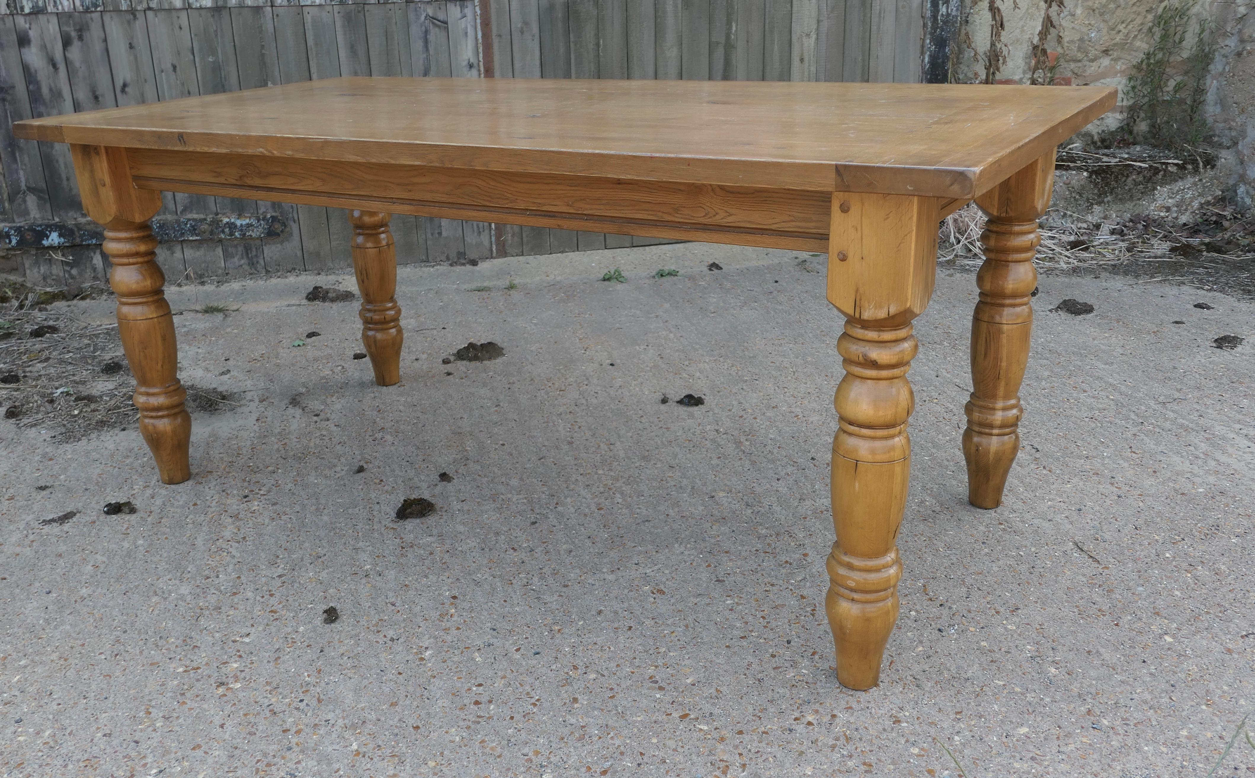 Country Good Size Rustic Farmhouse Table in Oak  The table is 6ft Long it will seat 4   For Sale