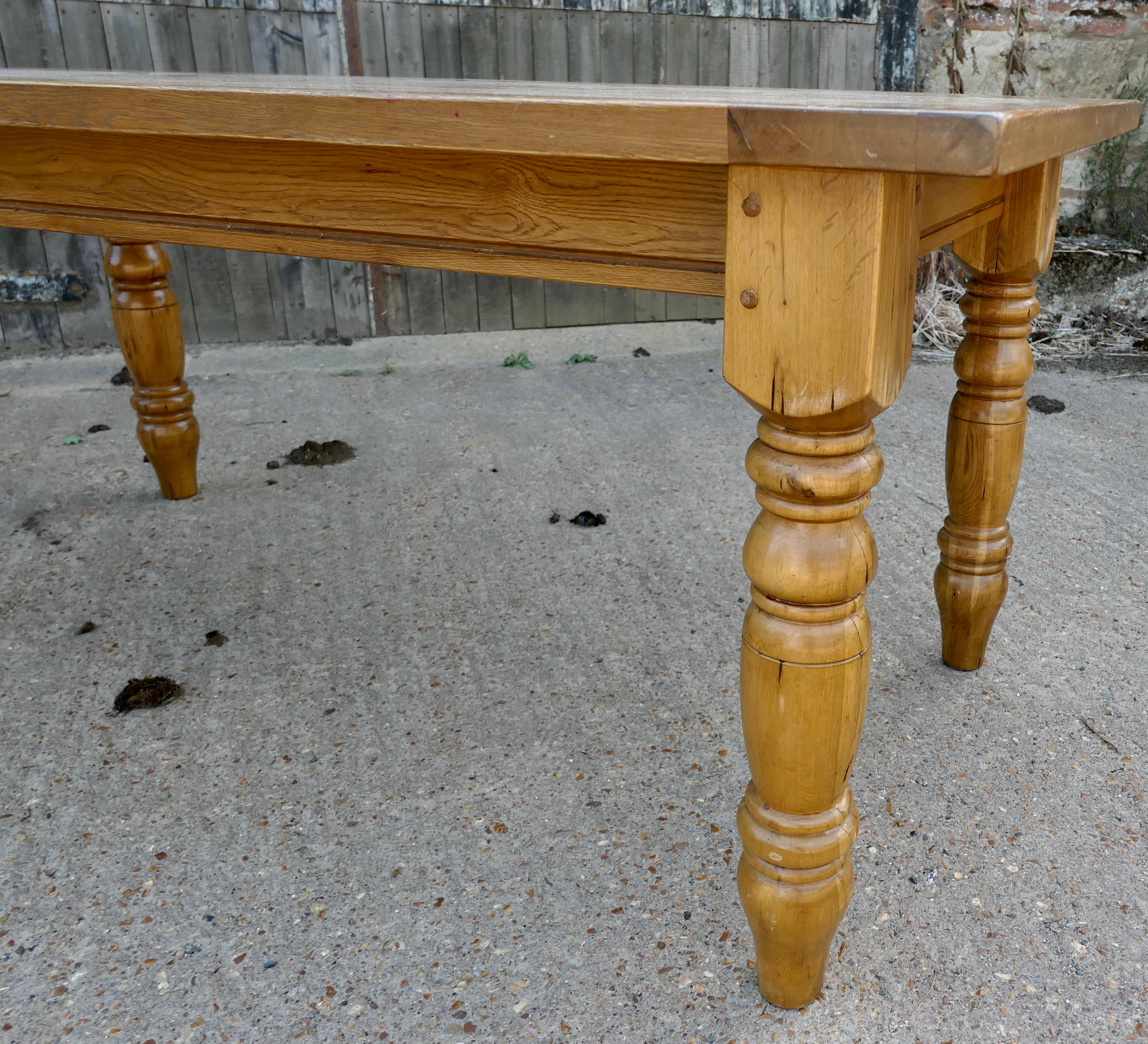 Good Size Rustic Farmhouse Table in Oak  The table is 6ft Long it will seat 4 In Good Condition In Godshill, Isle of Wight