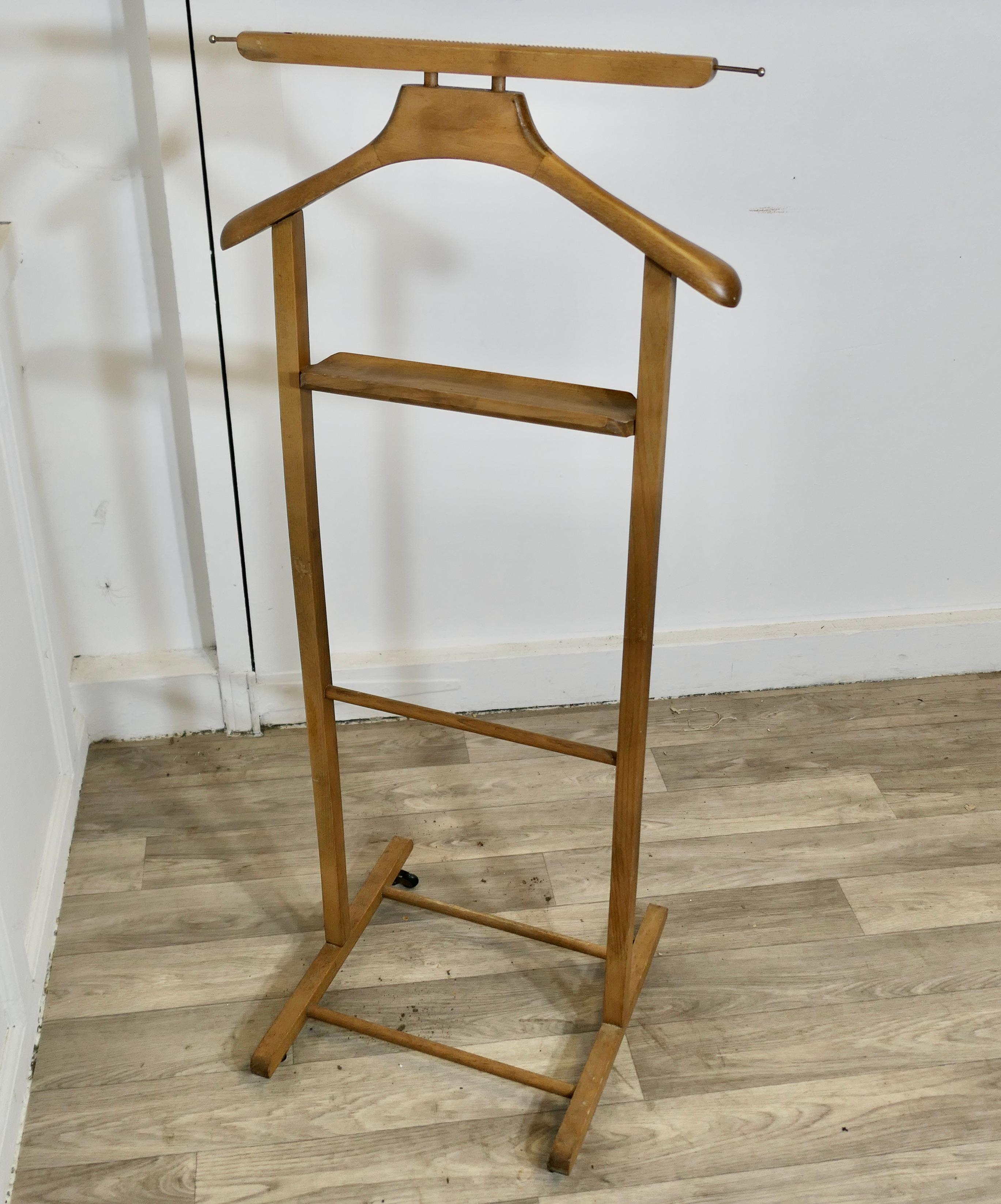 Gute robuste Art Deco Gentleman's Floor Standing Valet oder Anzug Kleiderbügel (20. Jahrhundert) im Angebot