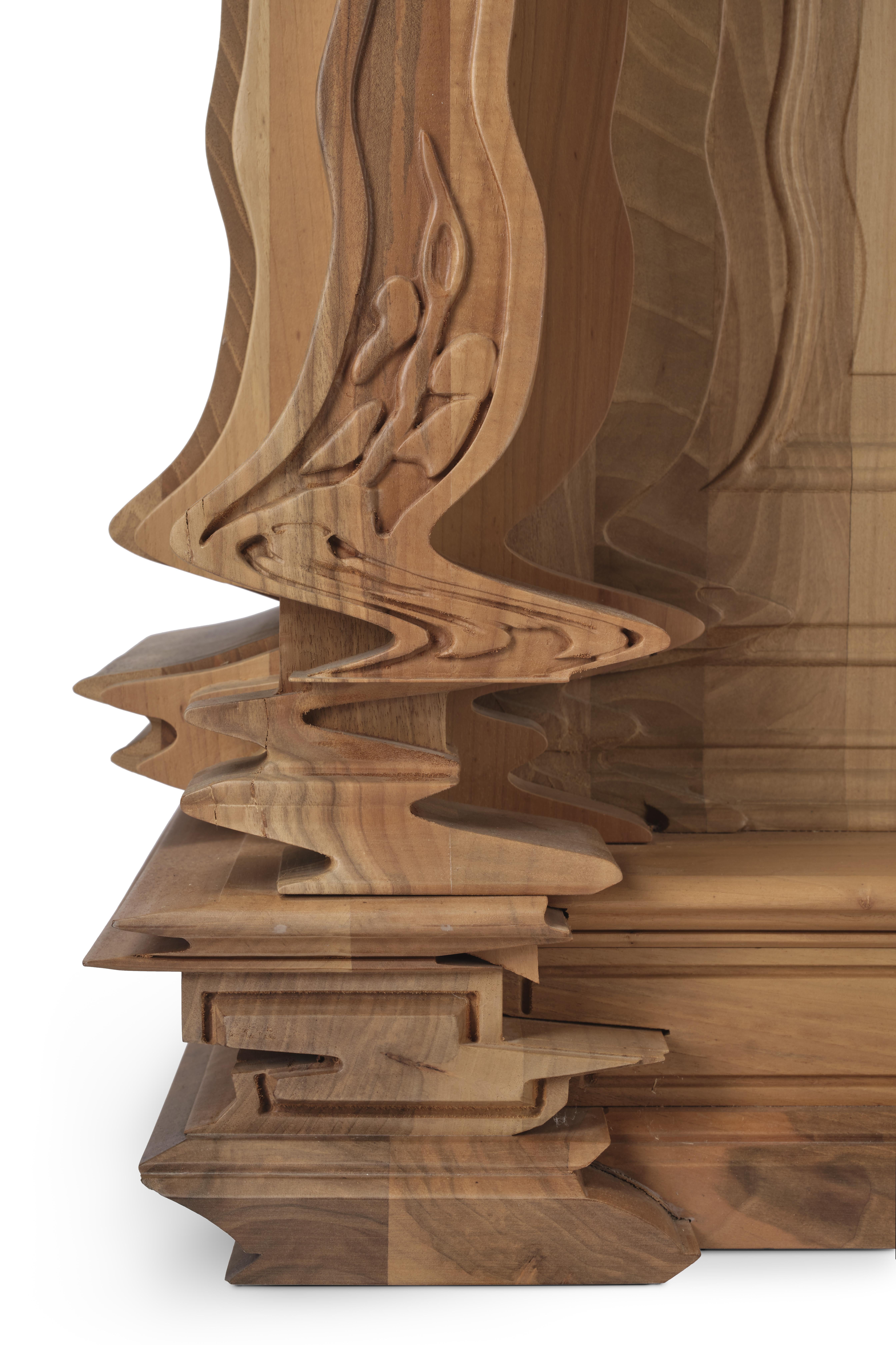 GOOD VIBRATIONS Armadio in legno massiccio con ripiani realizzato con macchine CNC in vendita 3