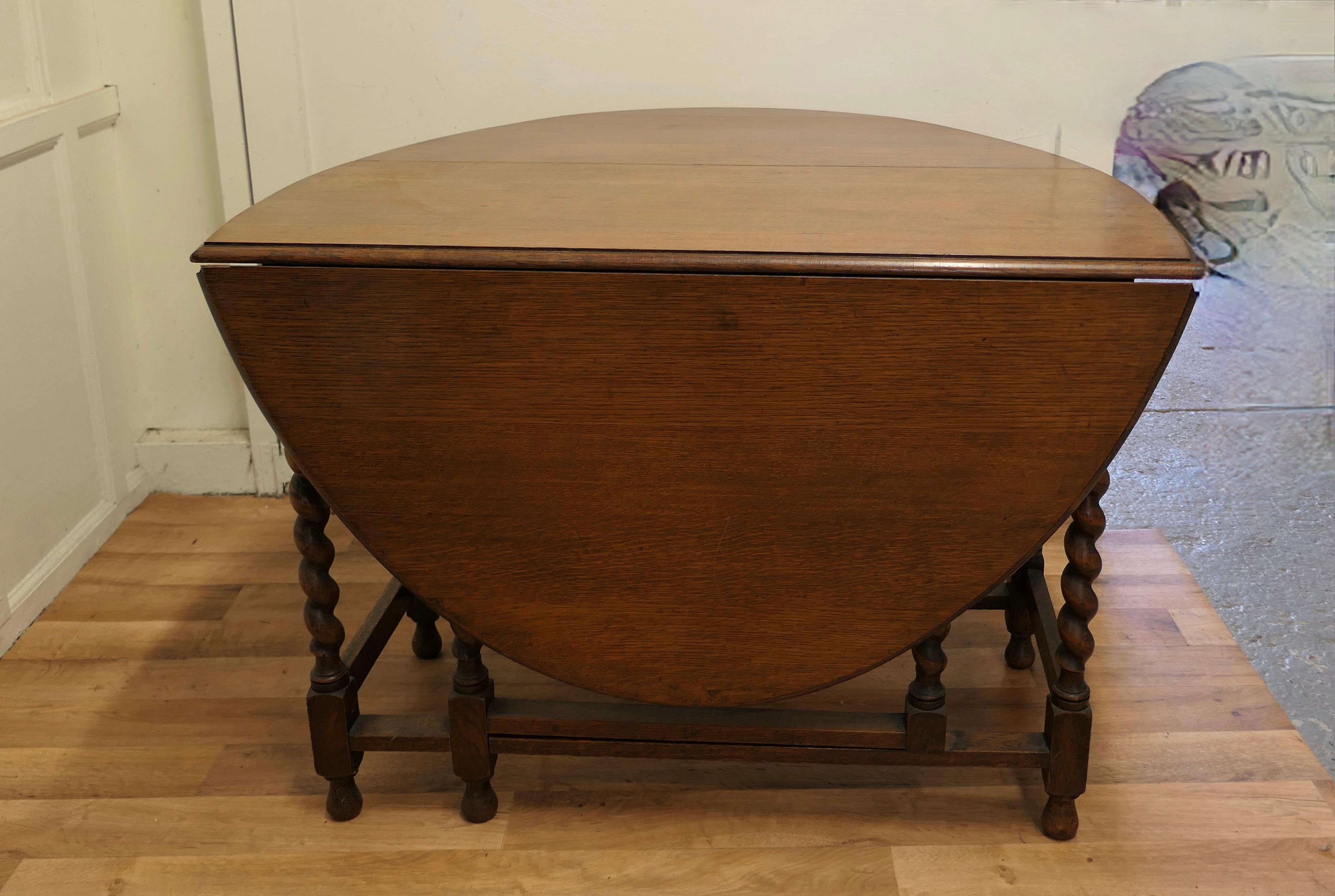 Good Victorian Solid Oak Barley Twist Gate Leg Dining Table 7