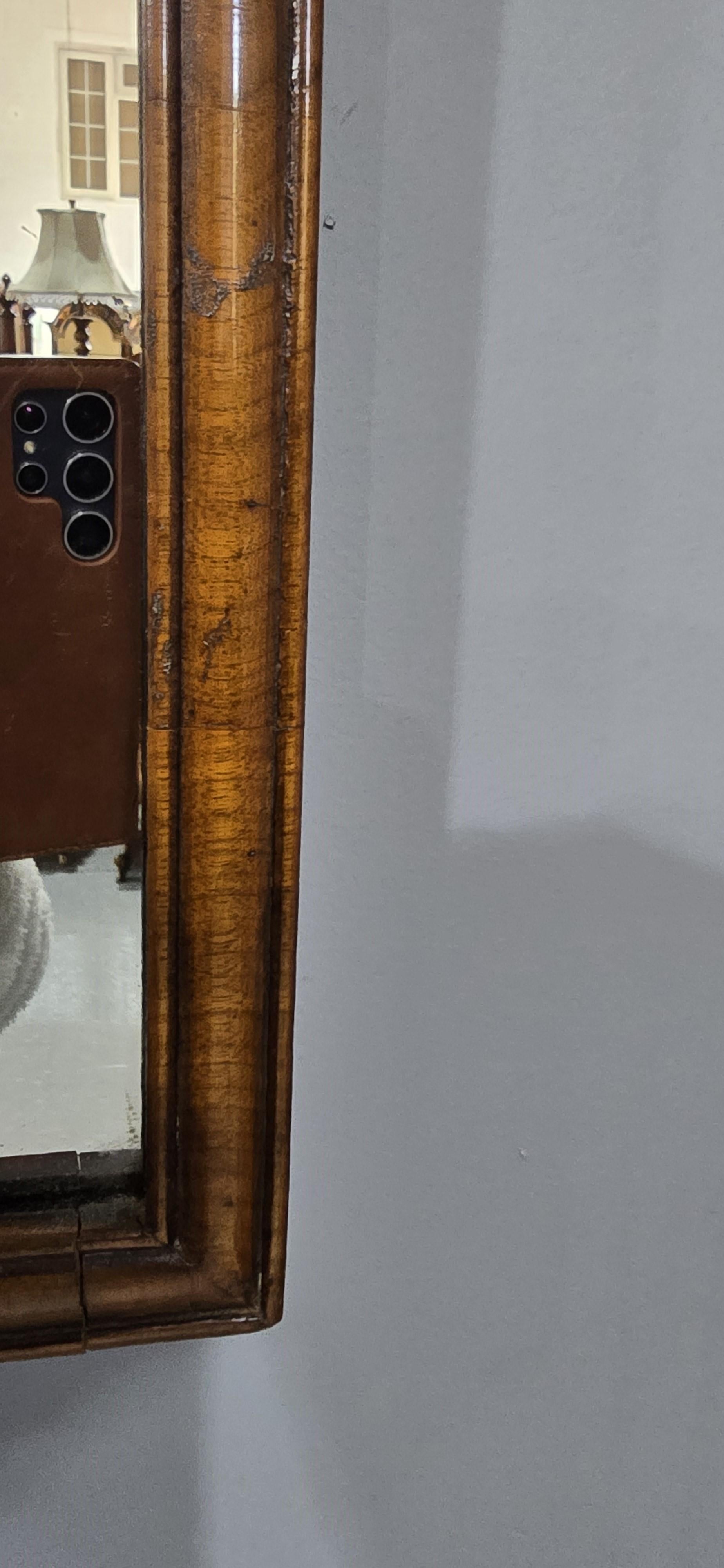 Good Victorian Walnut Mirror In Good Condition For Sale In Swadlincote, GB