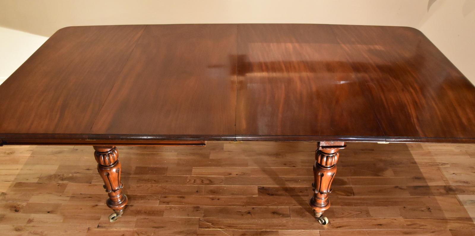 English Good William IV Mahogany Extending Dining Table For Sale