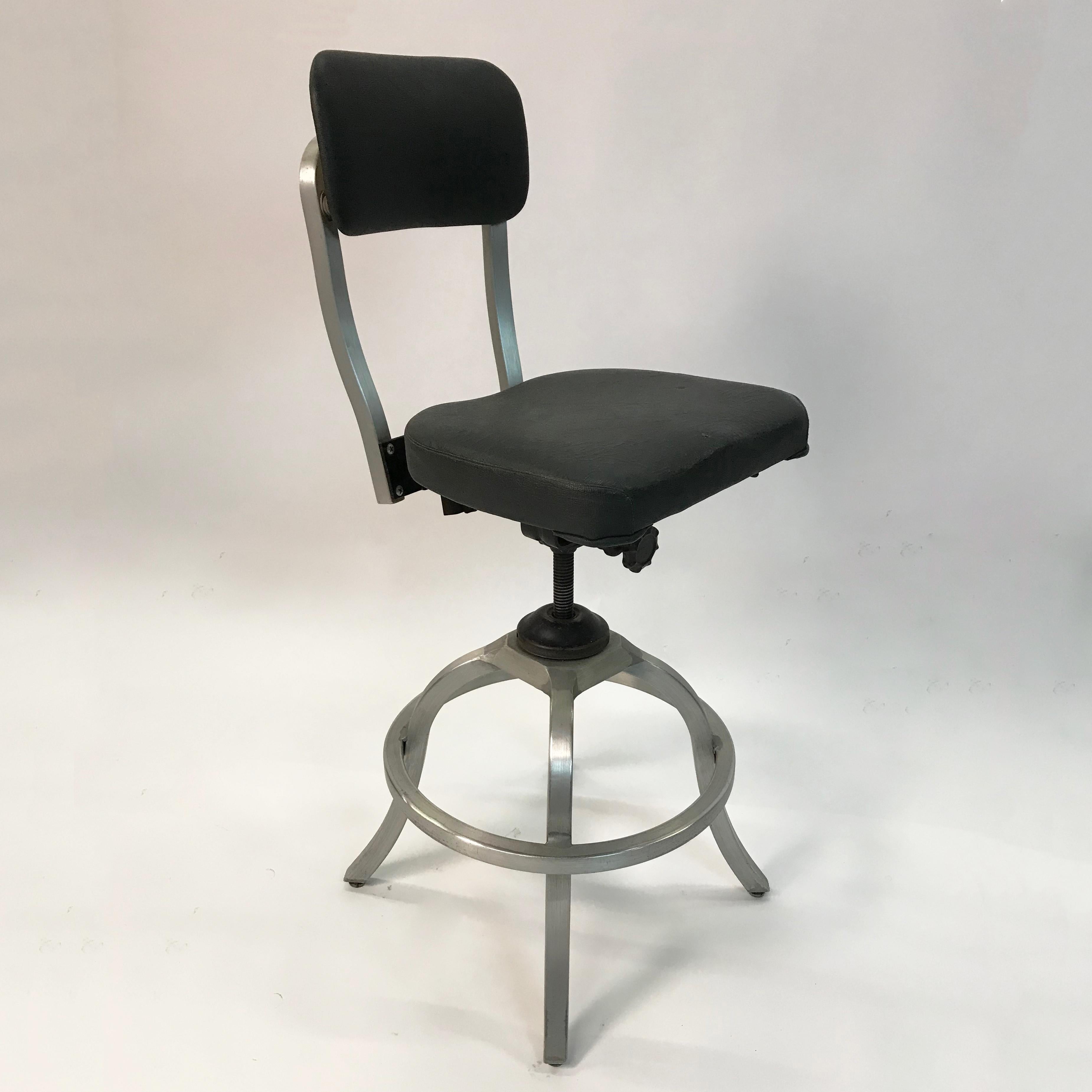 Taburete de aluminio ajustable Goodform Moderno de mediados de siglo en venta