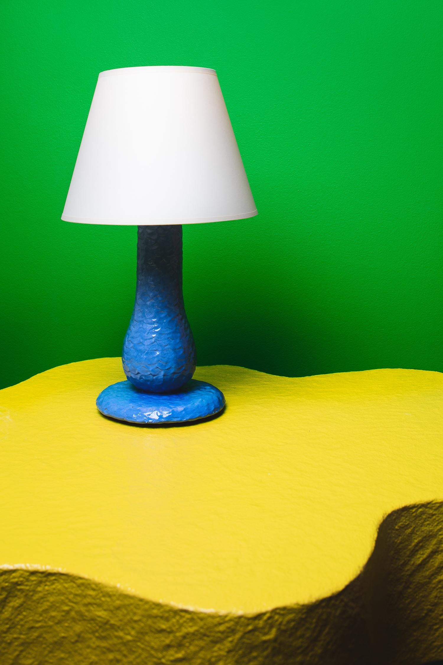 Lampe de table en céramique de Sam Harvey.

2021

Matériaux : Céramique

Dimensions : H 17
