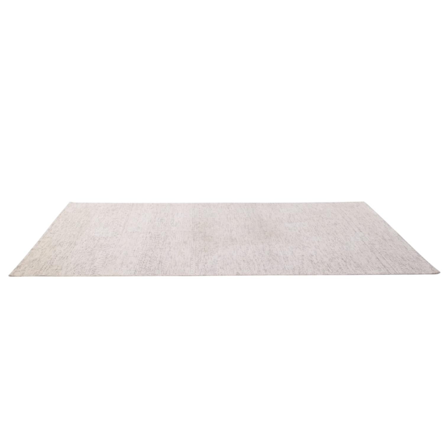 Tappeto in lana GoodWeave

Questo tappeto misura: 142,5 larghezza x 107 profondità x 0,5 pollici di altezza

Scattiamo le nostre foto in uno studio a illuminazione controllata per mostrare il maggior numero di dettagli possibile. NON eliminiamo le