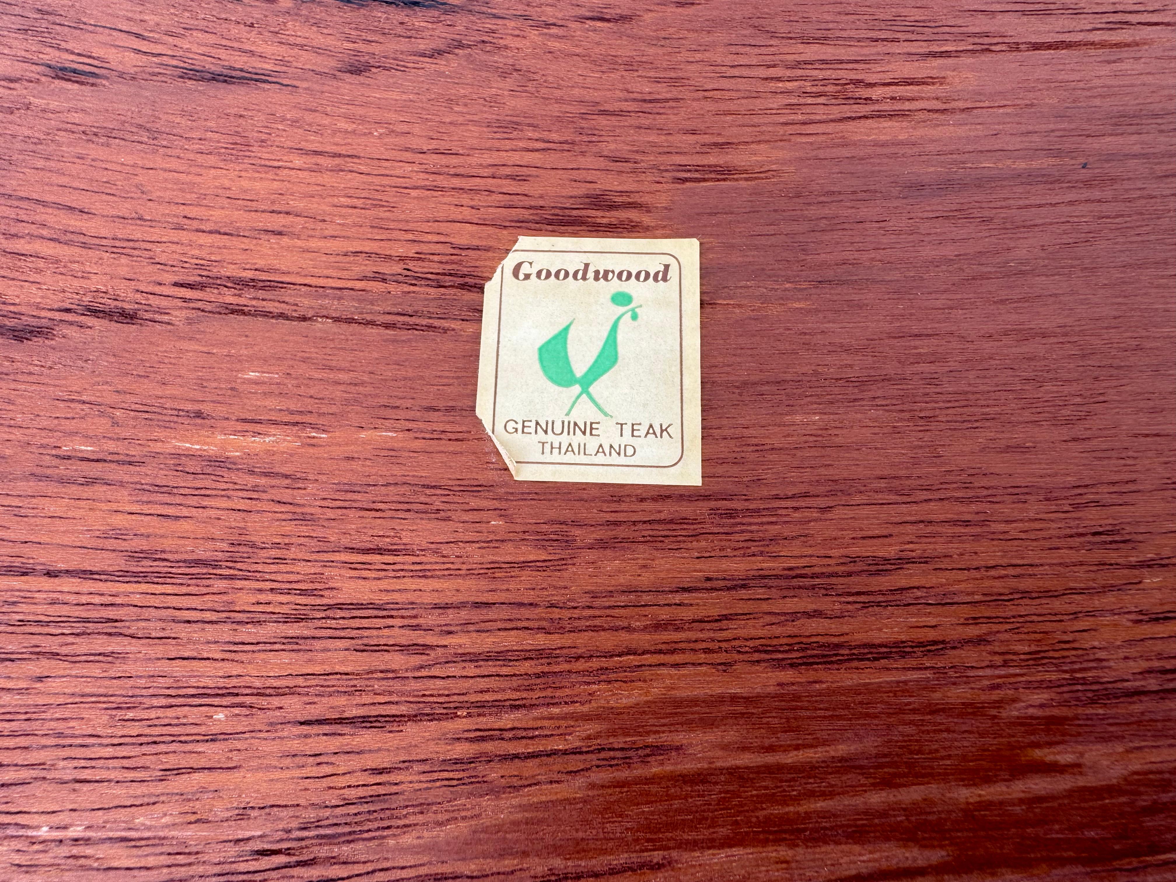 Goodwood Serviertablett aus Teakholz (Skandinavische Moderne) im Angebot