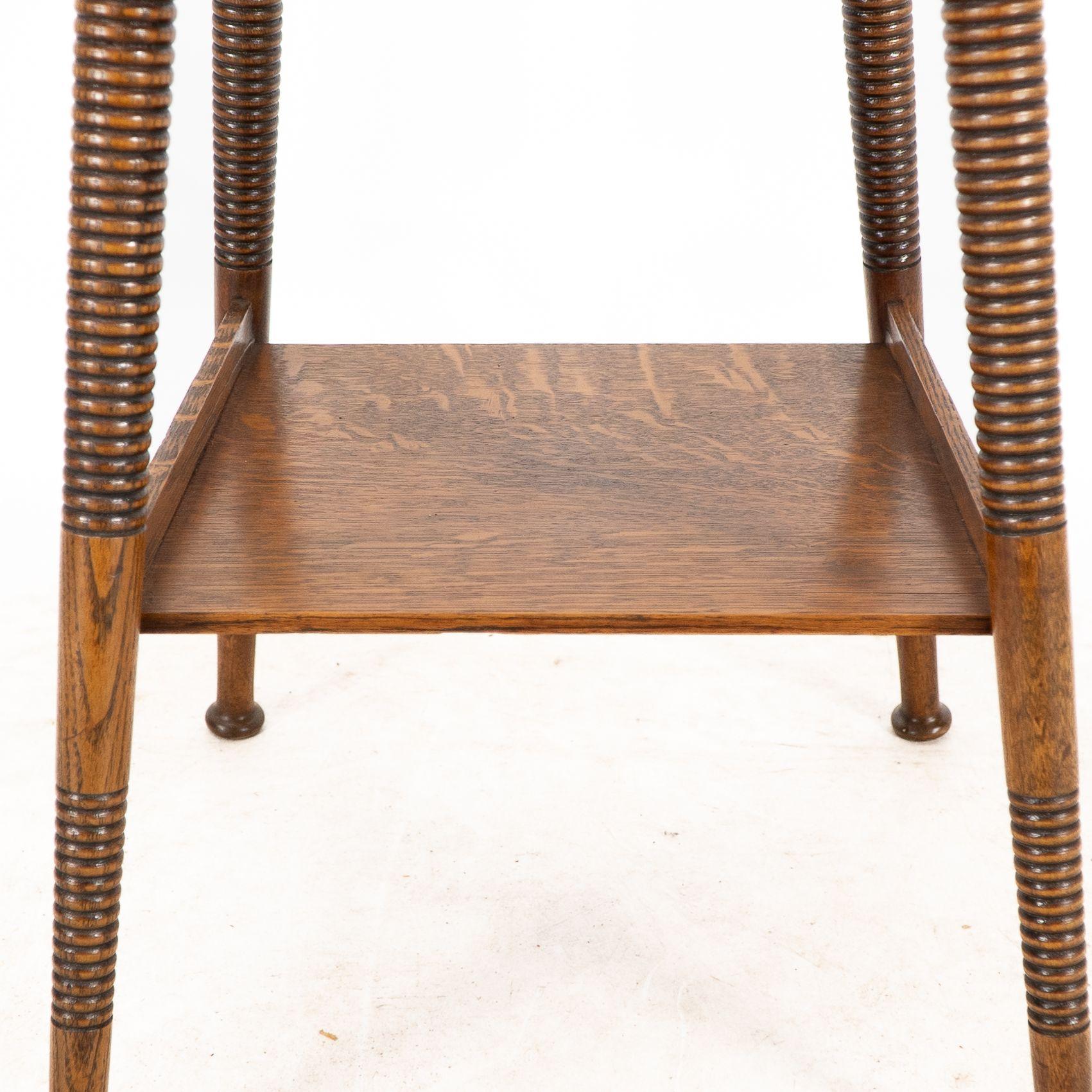 Goodyers of Regent St. Ein Paar Beistelltische aus Eiche im Arts & Craft-Stil im Angebot 3
