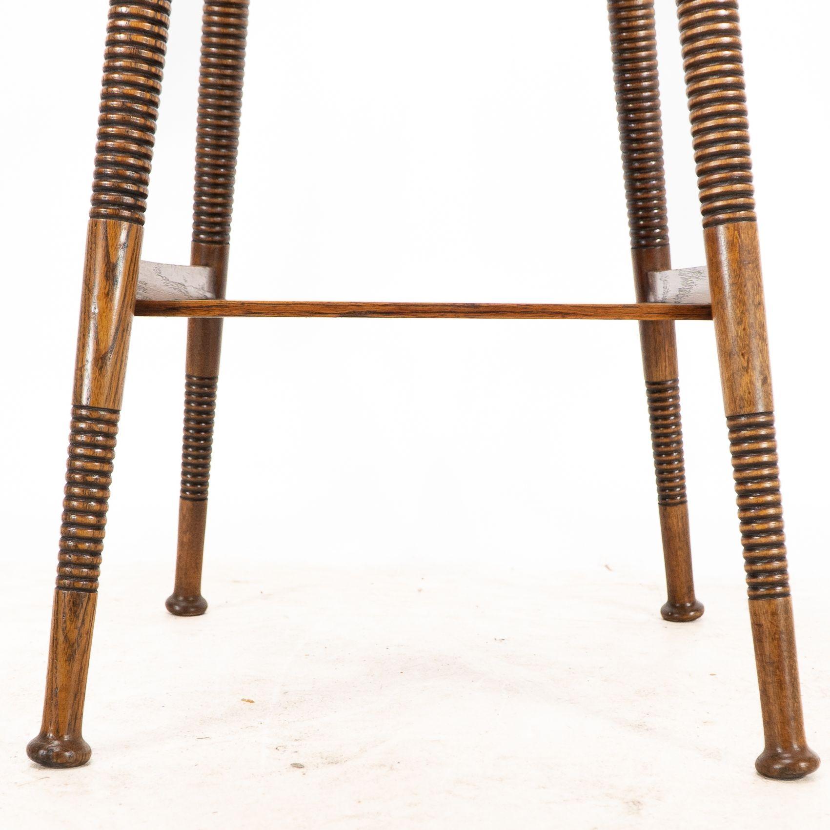 Goodyers of Regent St. Ein Paar Beistelltische aus Eiche im Arts & Craft-Stil im Angebot 4