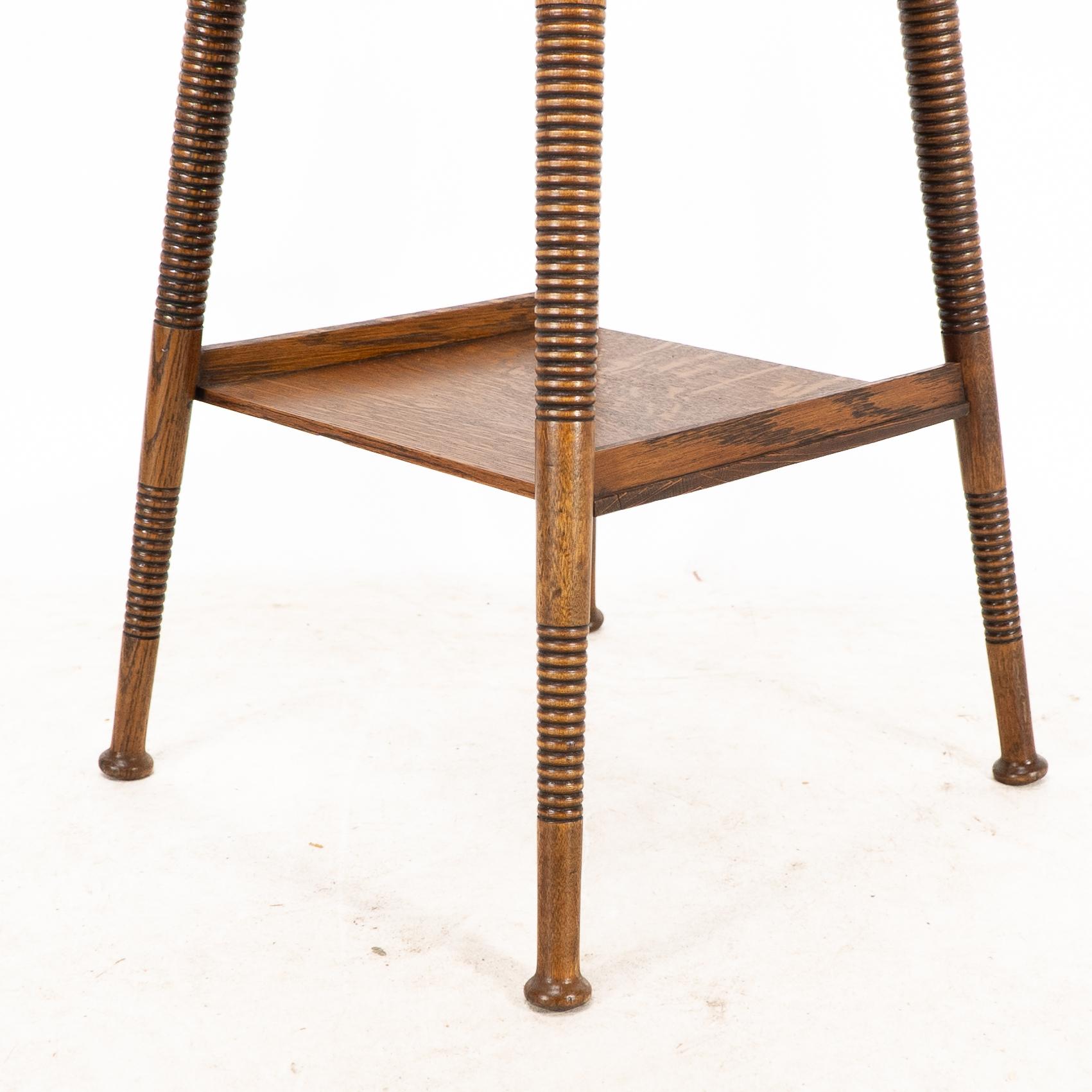 Goodyers of Regent St. Ein Paar Beistelltische aus Eiche im Arts & Craft-Stil im Angebot 5