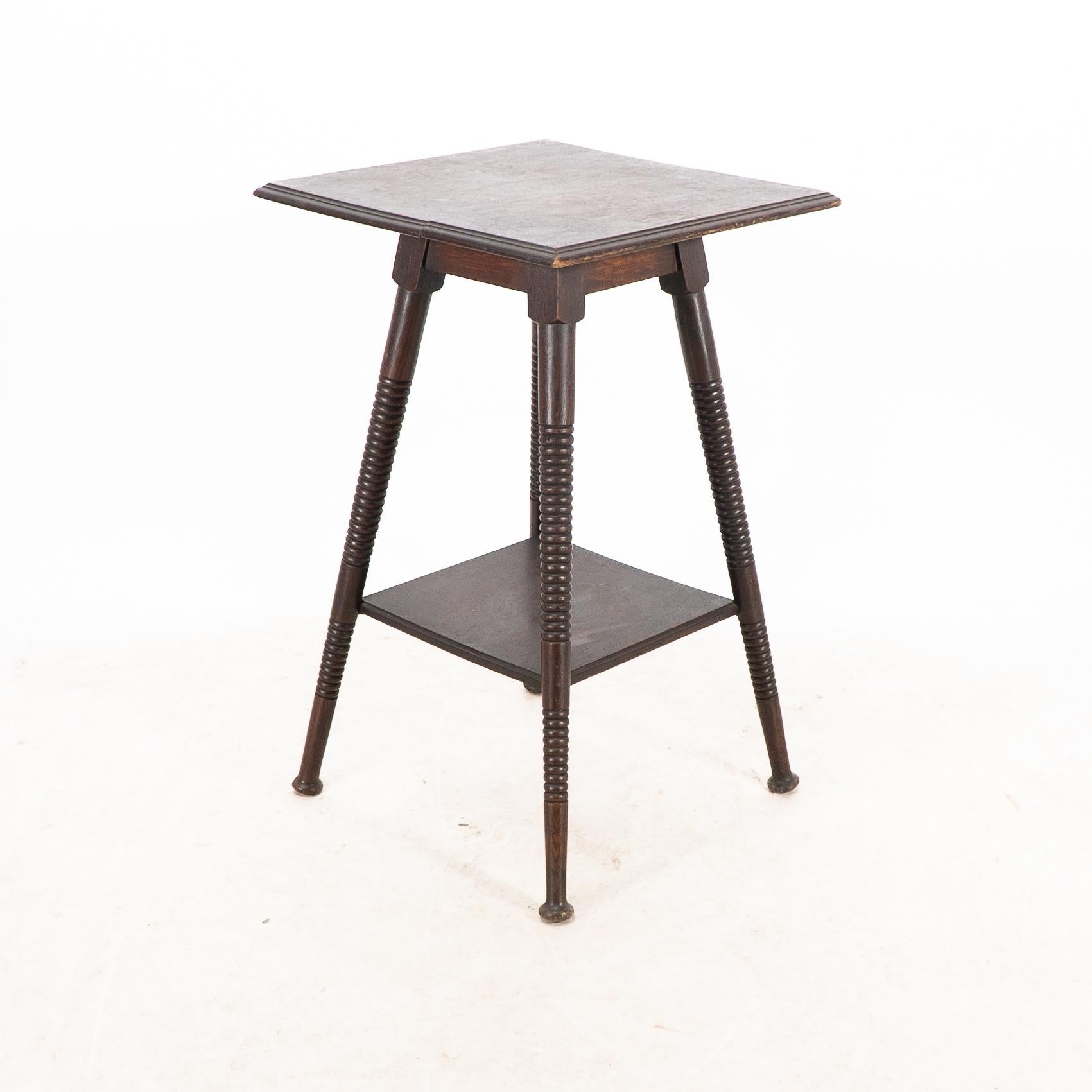 Goodyers of Regent St. Ein Paar Beistelltische aus Eiche im Arts & Craft-Stil im Angebot 6