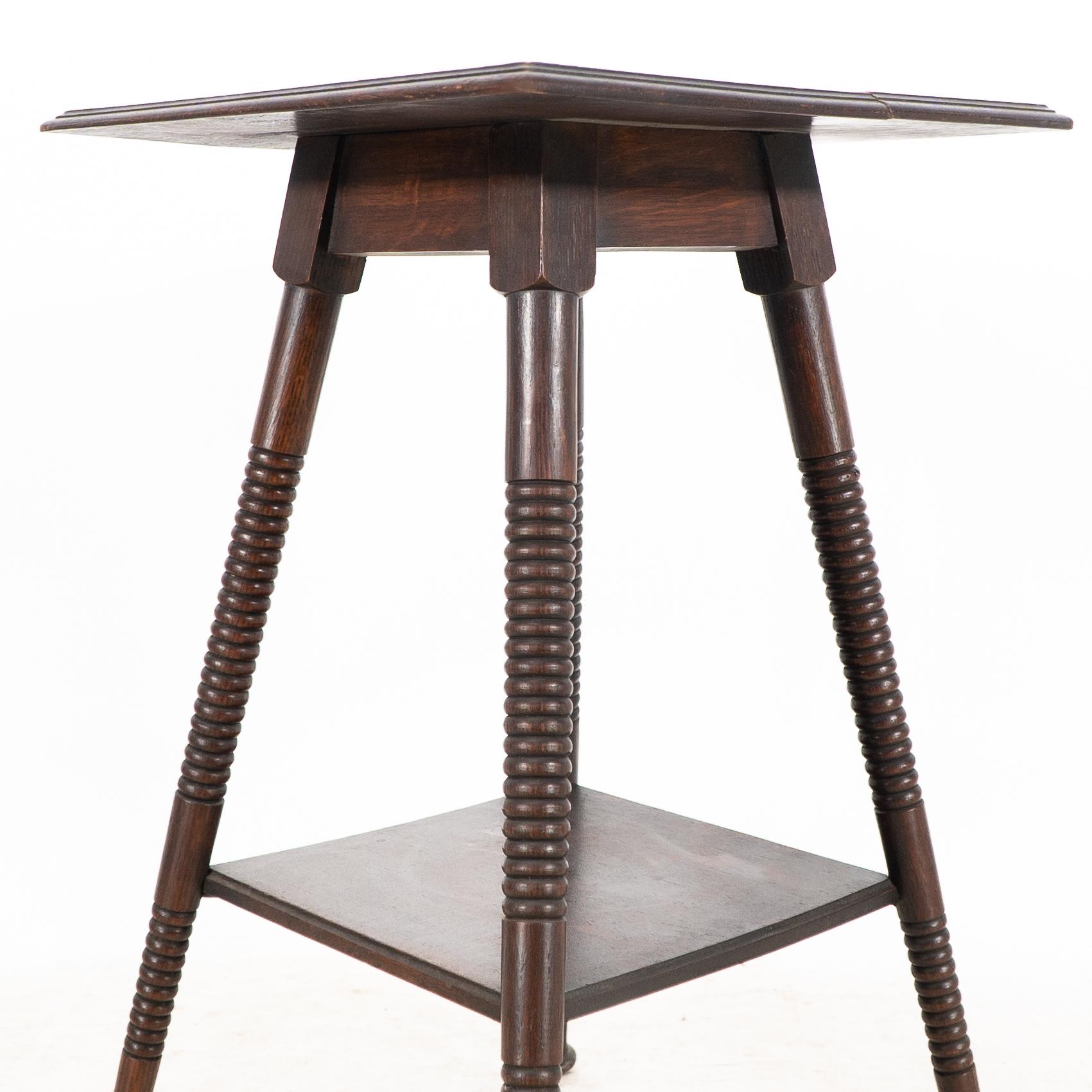 Goodyers of Regent St. Ein Paar Beistelltische aus Eiche im Arts & Craft-Stil im Angebot 11