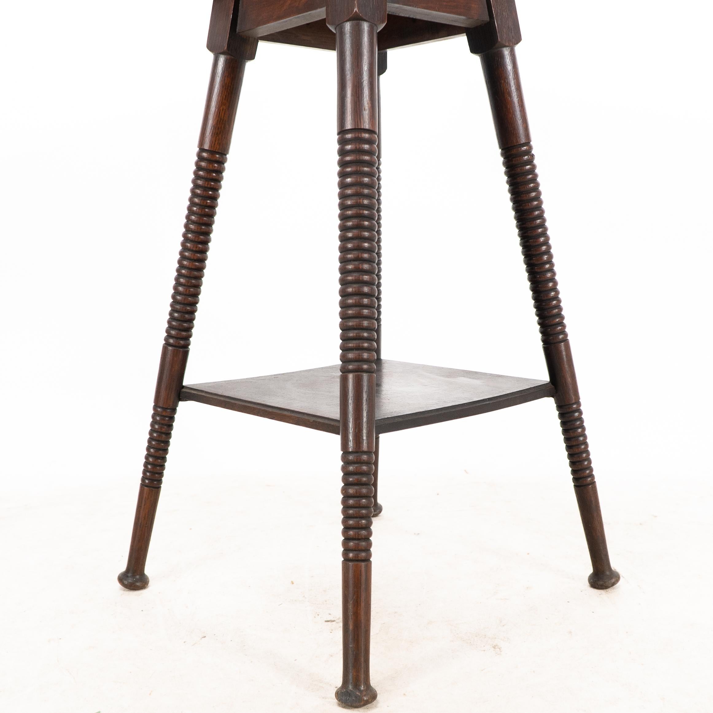 Goodyers of Regent St. Ein Paar Beistelltische aus Eiche im Arts & Craft-Stil im Angebot 12
