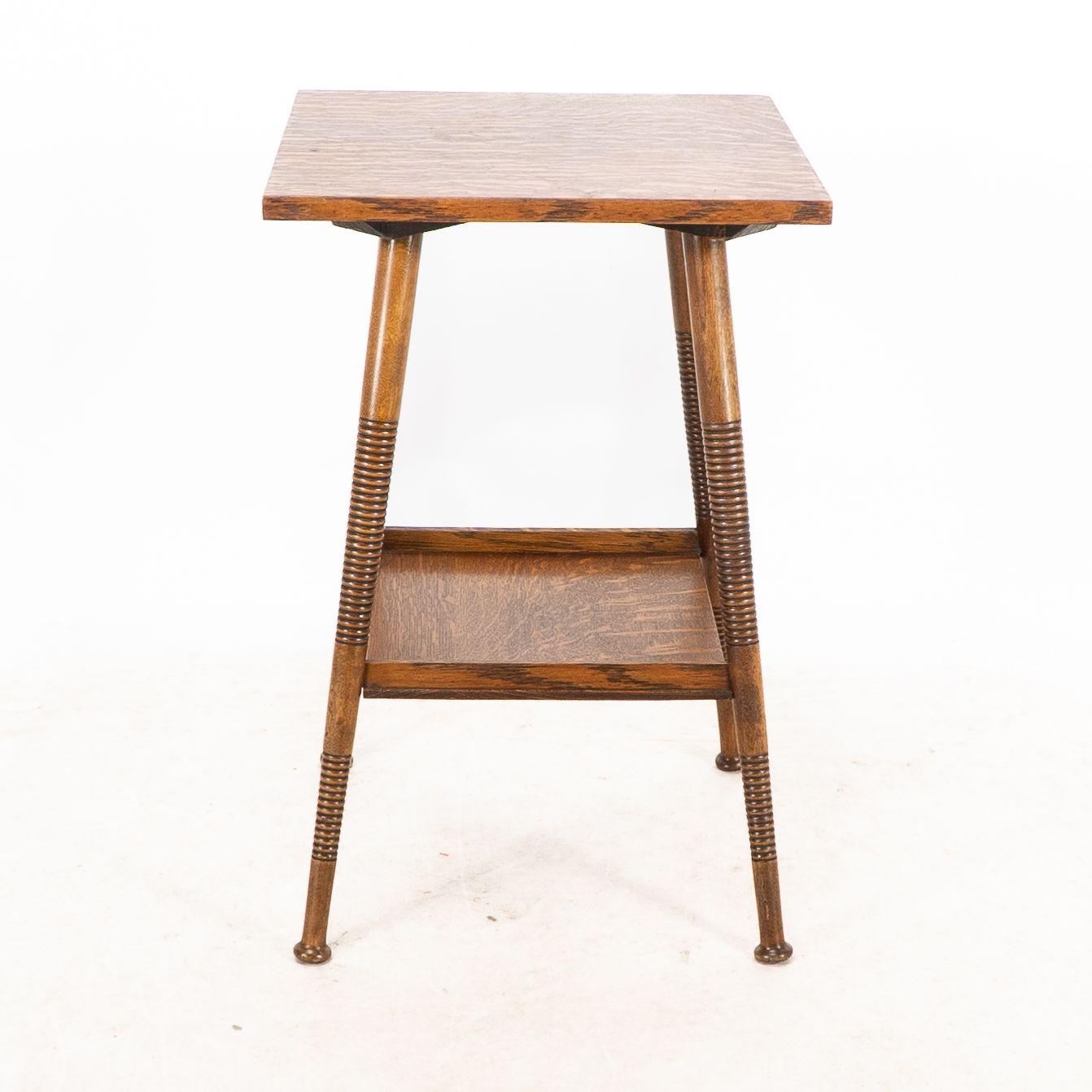 Goodyers of Regent St. Ein Paar Beistelltische aus Eiche im Arts & Craft-Stil im Zustand „Gut“ im Angebot in London, GB