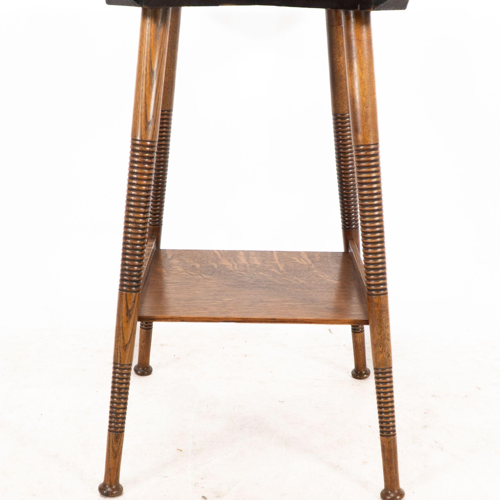 Goodyers of Regent St. Ein Paar Beistelltische aus Eiche im Arts & Craft-Stil im Angebot 2