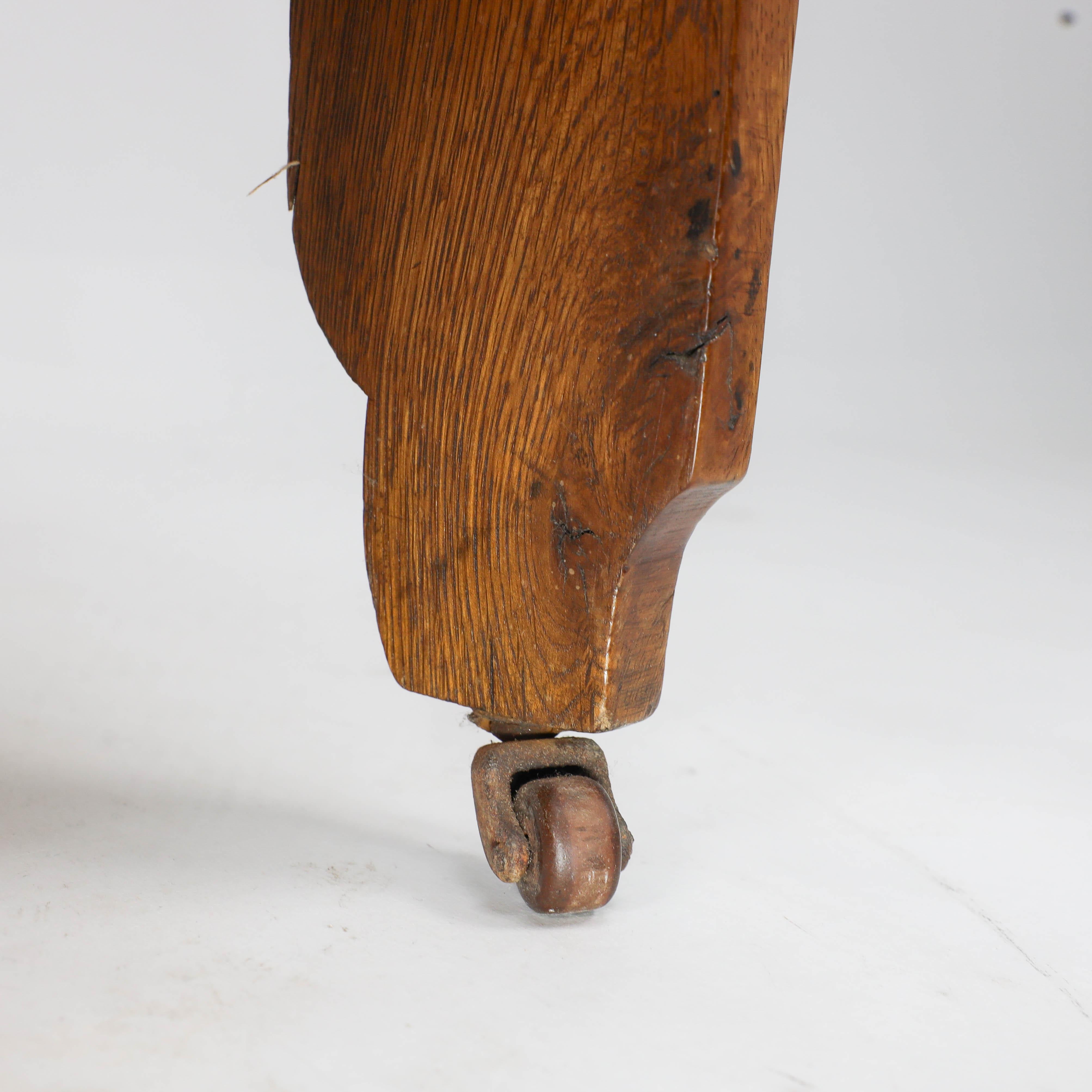 Goodyers of Regent St. An Arts & Crafts oak armchair with stylized decoration For Sale 3