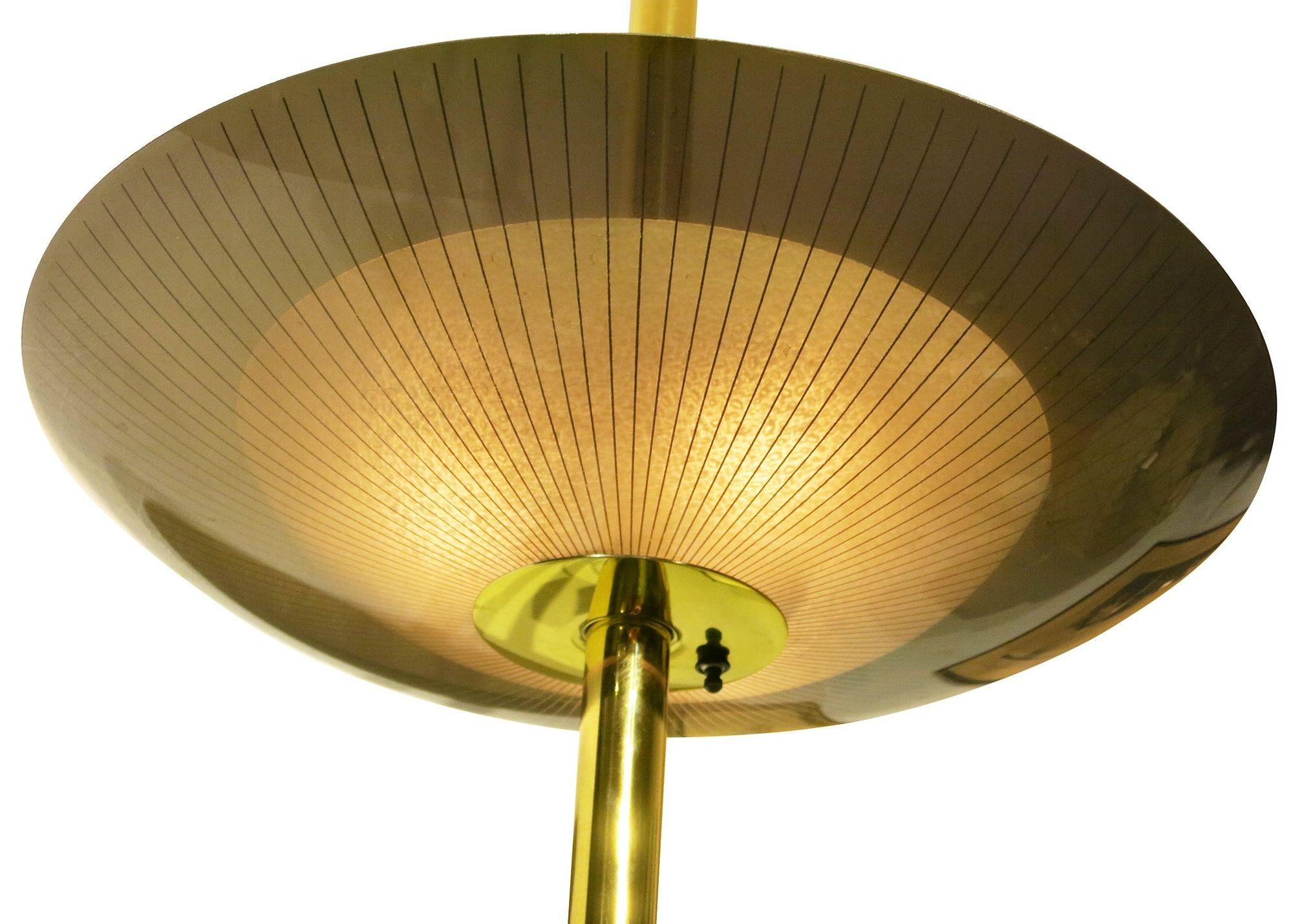 Mid Century Brass Triple Light Floor to Ceiling Tension Pole Lamp In Excellent Condition For Sale In Van Nuys, CA