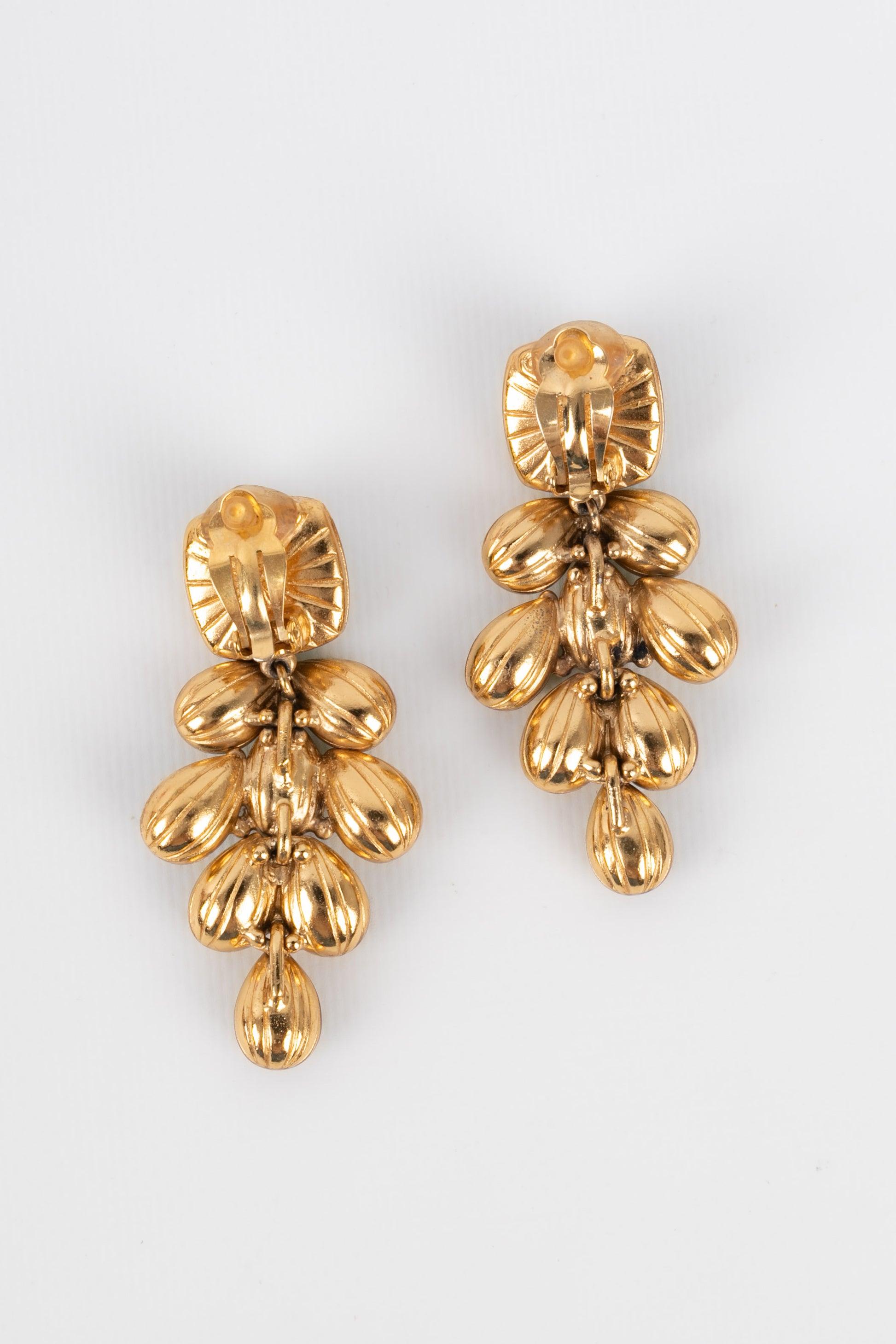 Goossens - Golden metal and resin earrings.

Additional information:
Condition: Very good condition
Dimensions: Length: 7 cm

Seller Reference: BO162