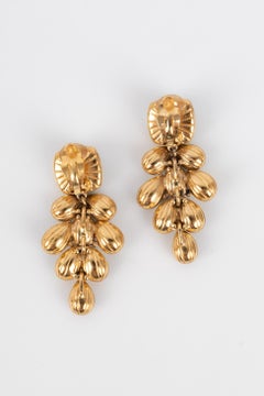 Boucles d'oreilles en métal doré et résine de Goossens